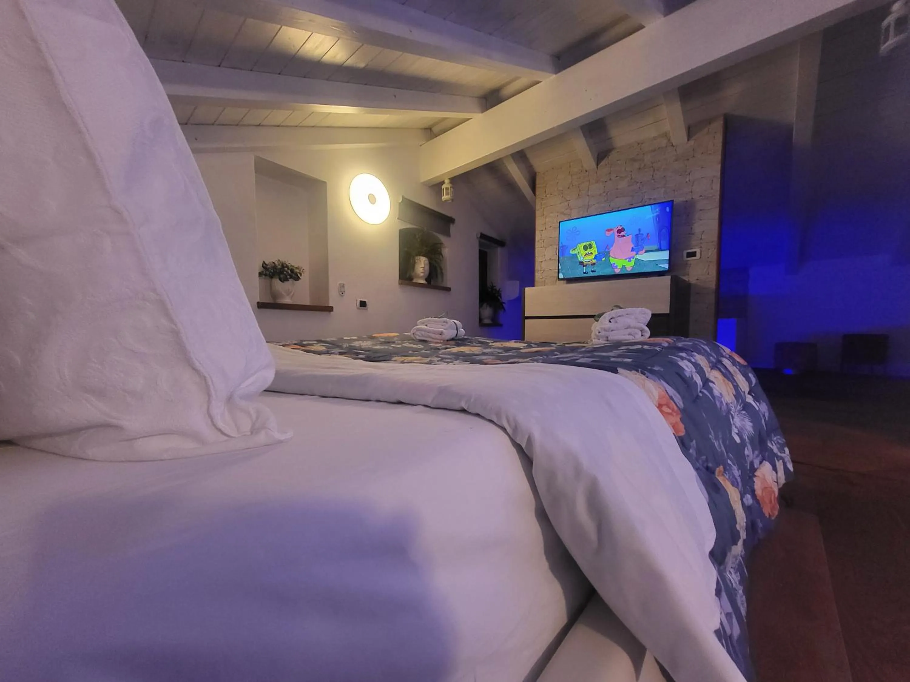 Evening entertainment, Bed in L'edera