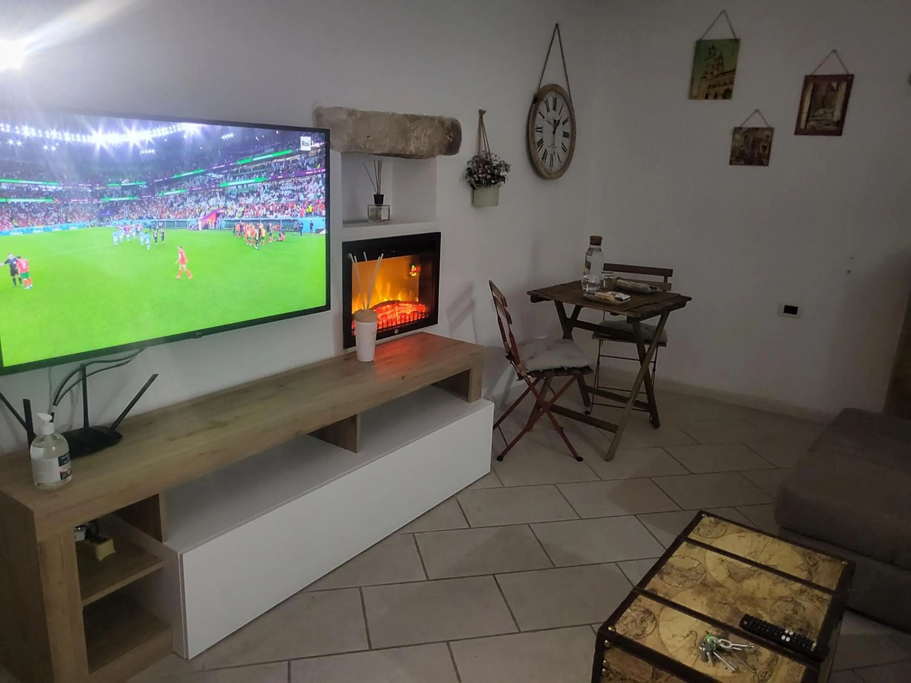 TV and multimedia, TV/Entertainment Center in L'edera