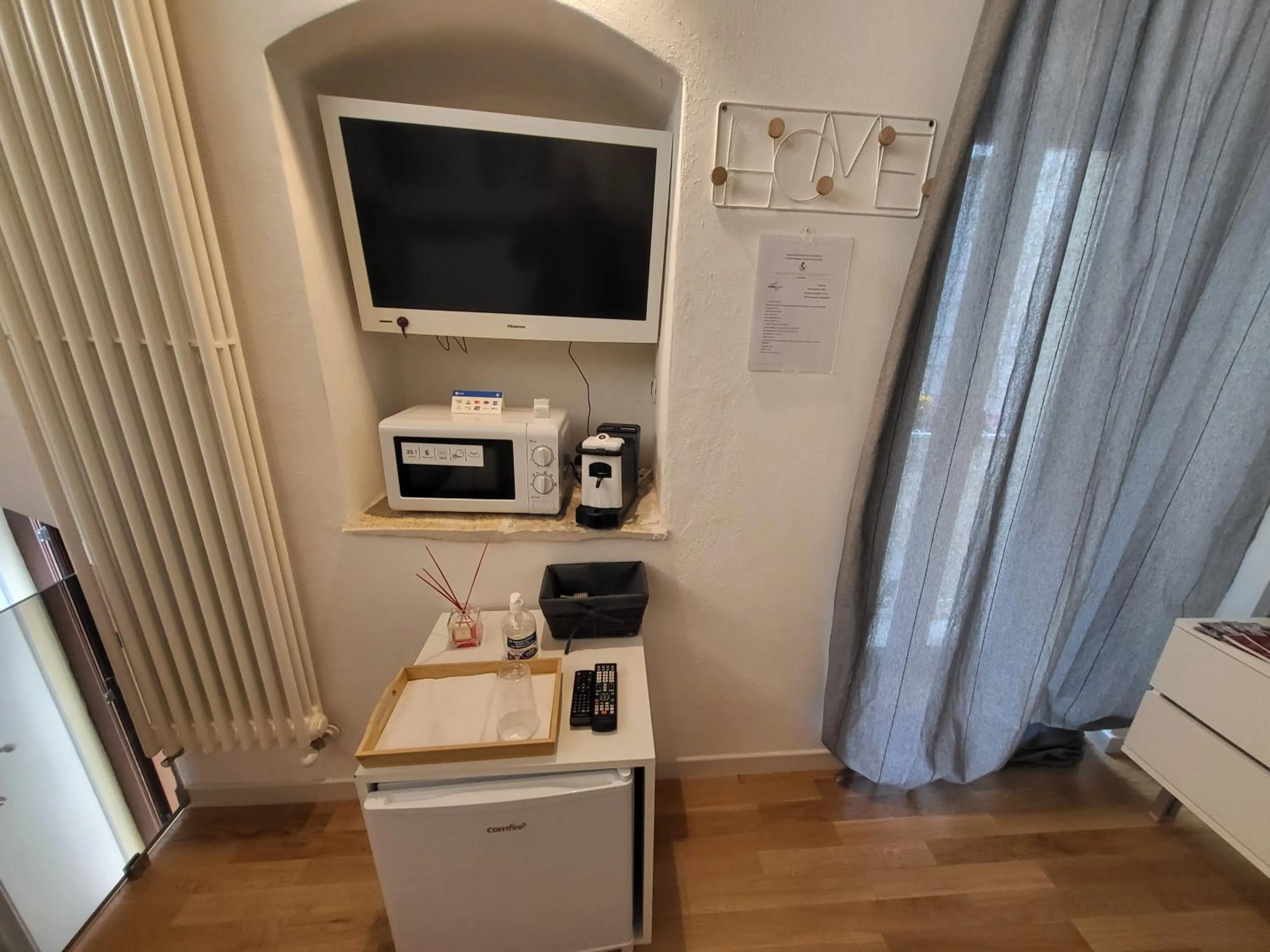 TV and multimedia, TV/Entertainment Center in L'edera