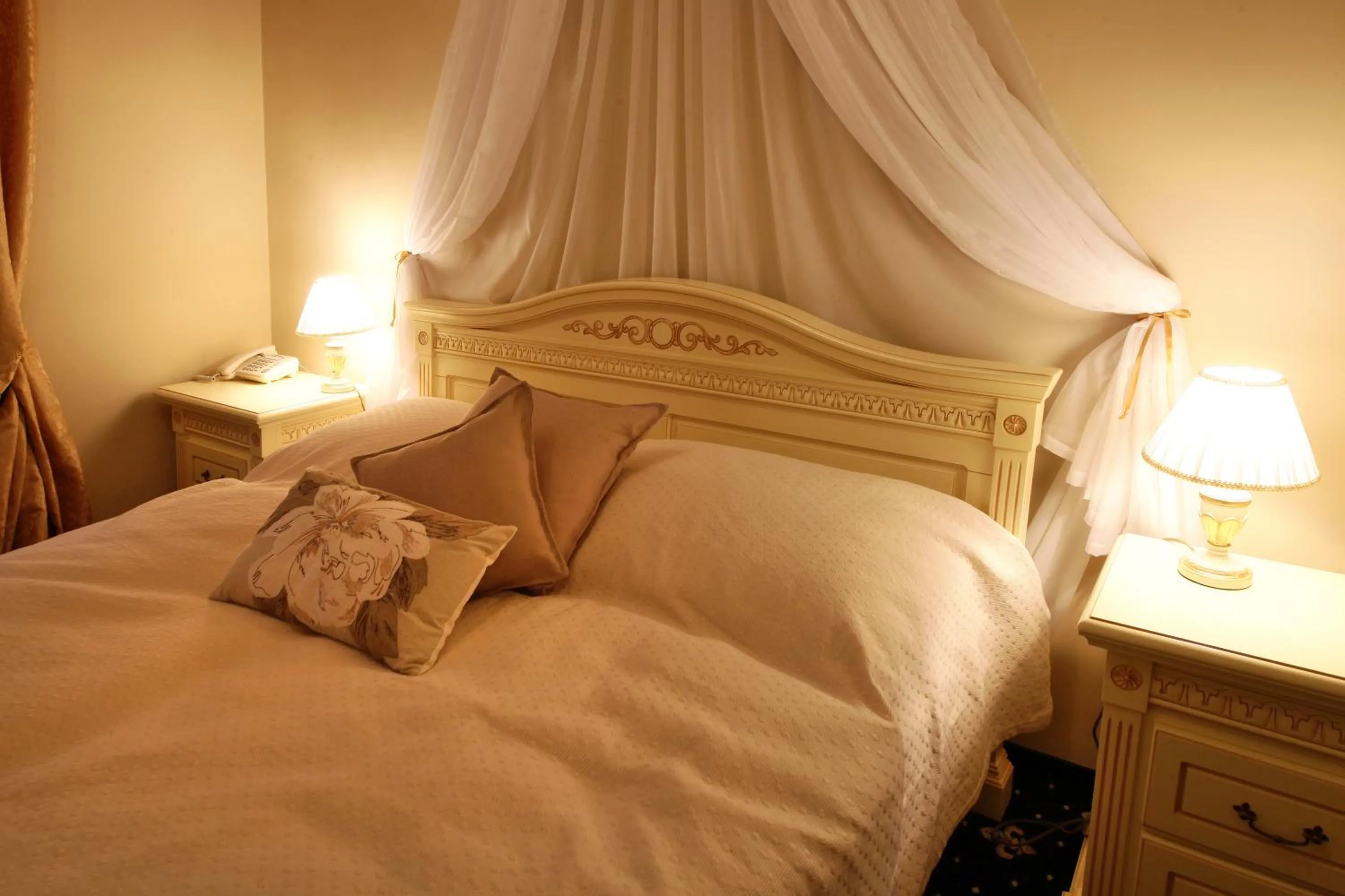 Bedroom, Bed in Alisa Hotel