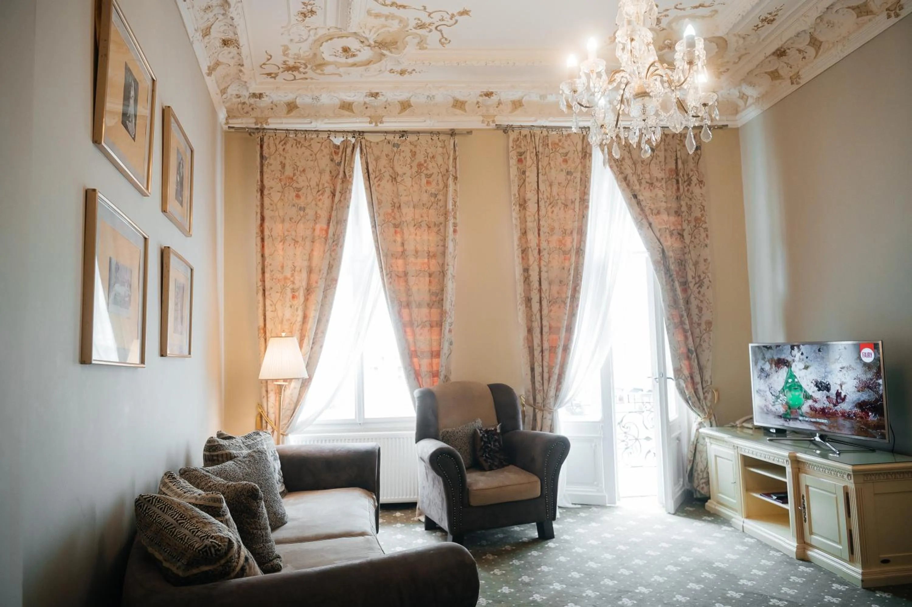 Living room in Alisa Hotel