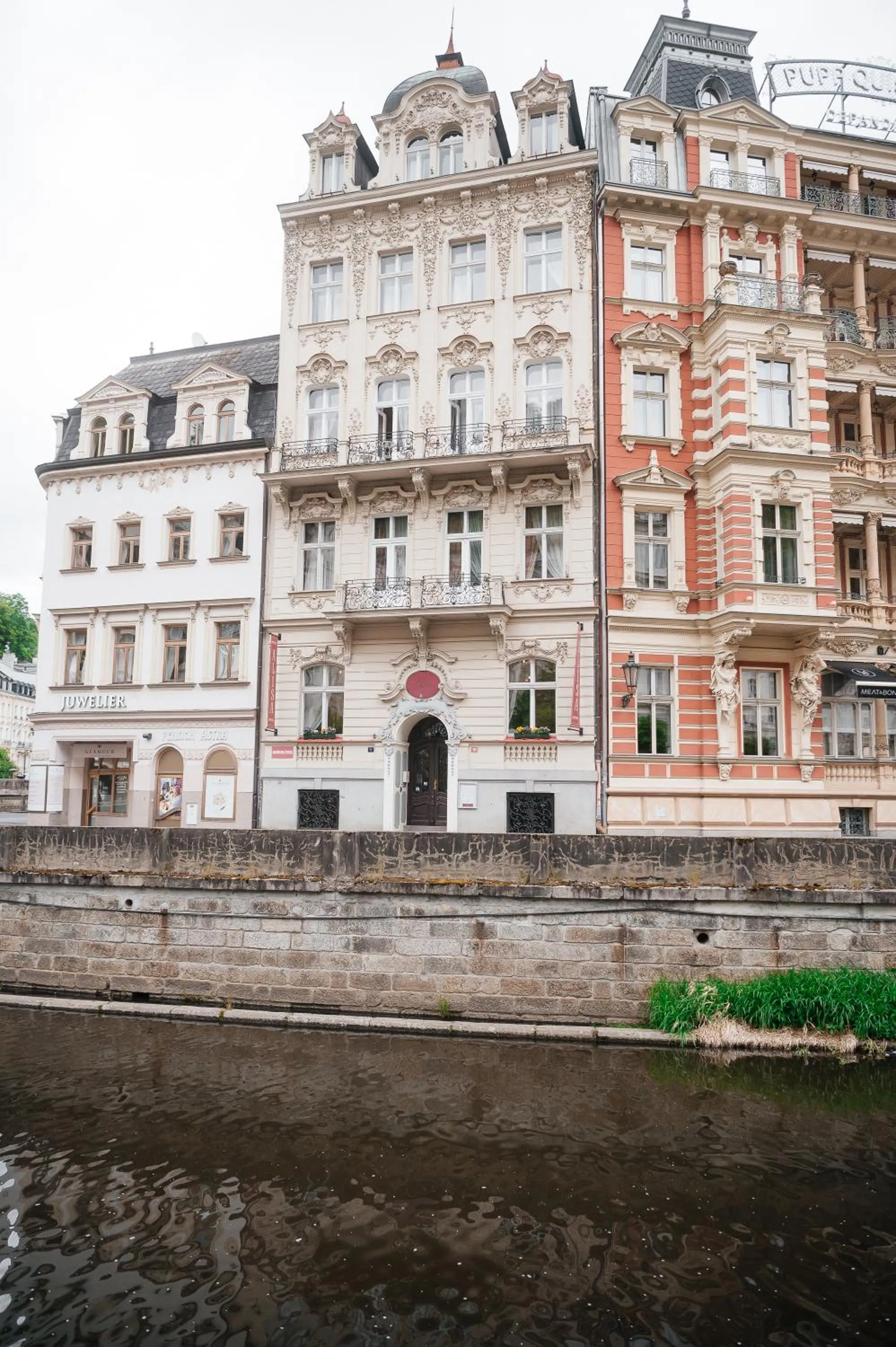 Property building in Alisa Hotel