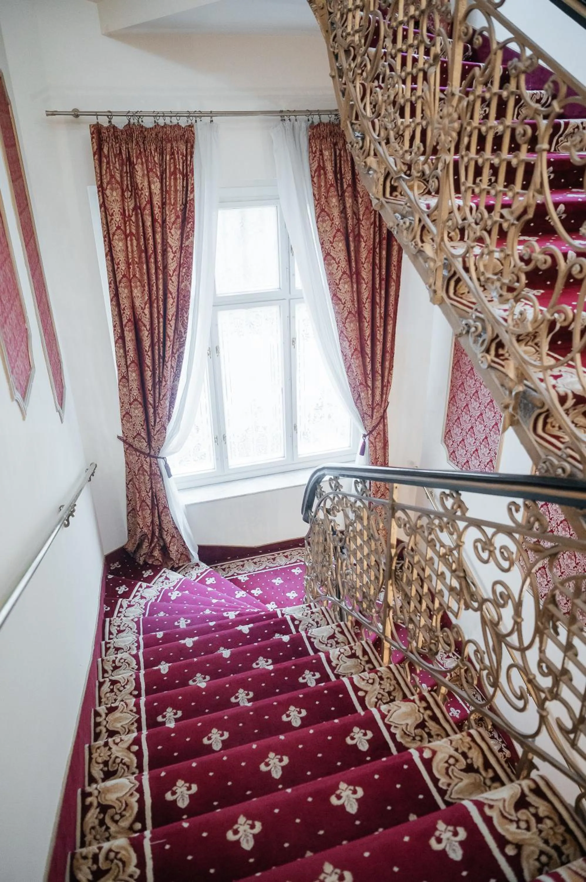 Lobby or reception, Bed in Alisa Hotel