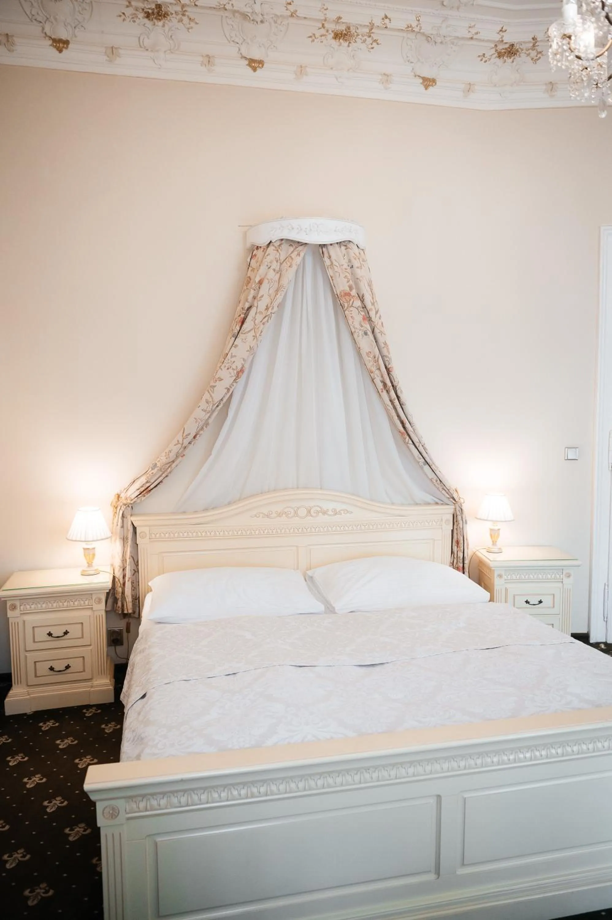 Bedroom, Bed in Alisa Hotel