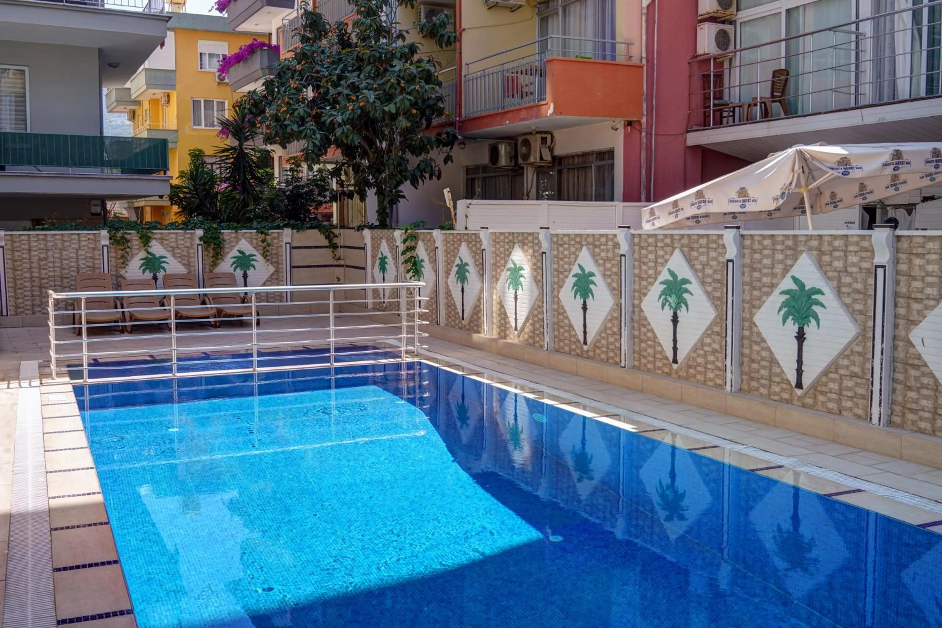 Swimming pool in Anna Queen Hotel