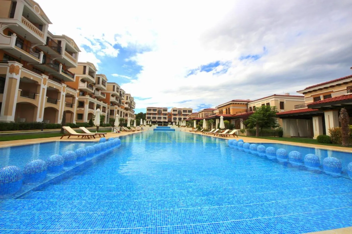 Swimming pool in Green Life Beach Resort Apartment