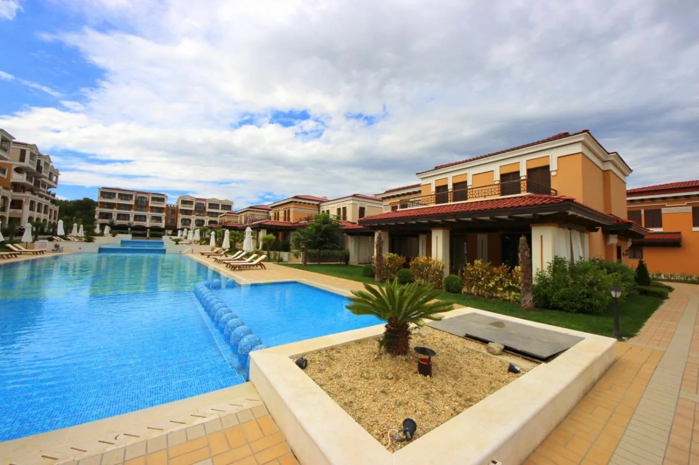 Swimming pool in Green Life Beach Resort Apartment