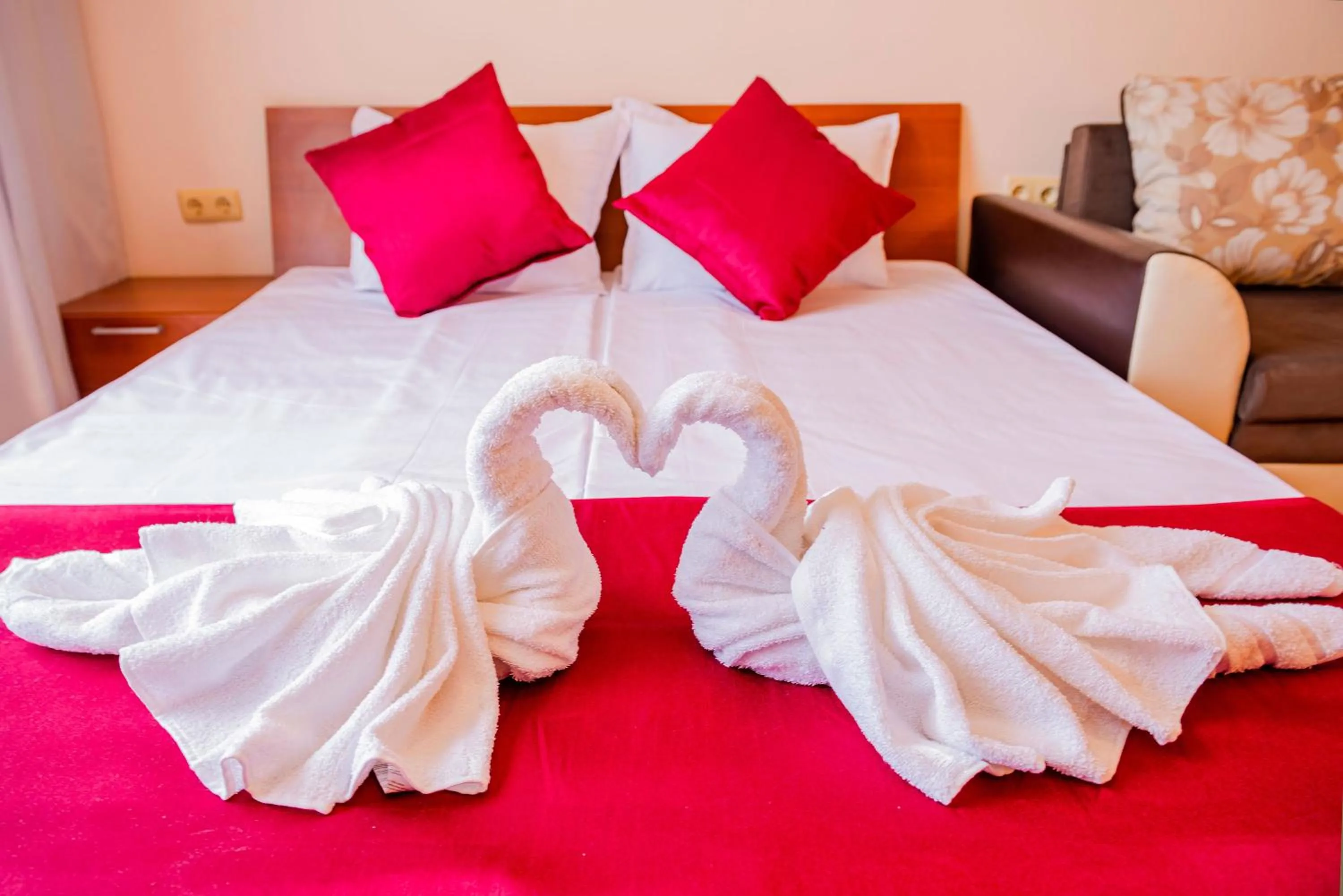 Decorative detail, Bed in Green Life Beach Resort Apartment