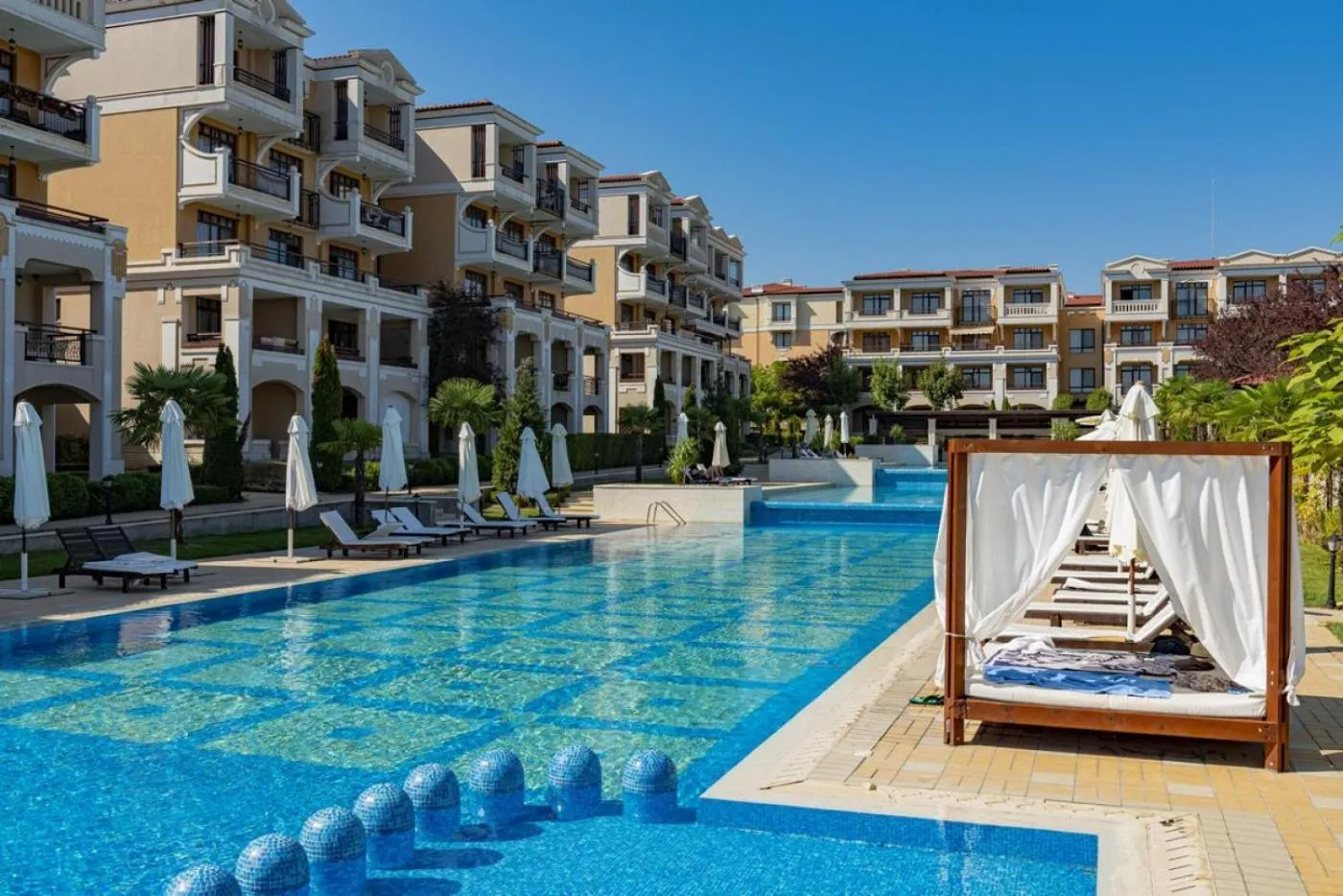 Swimming pool in Green Life Beach Resort Apartment