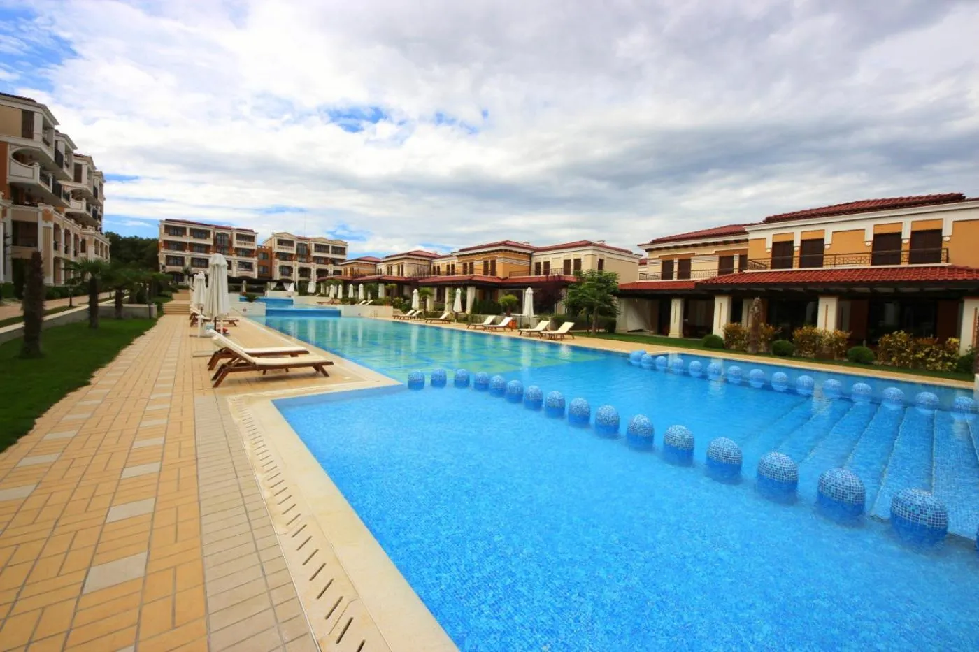 Swimming pool in Green Life Beach Resort Apartment
