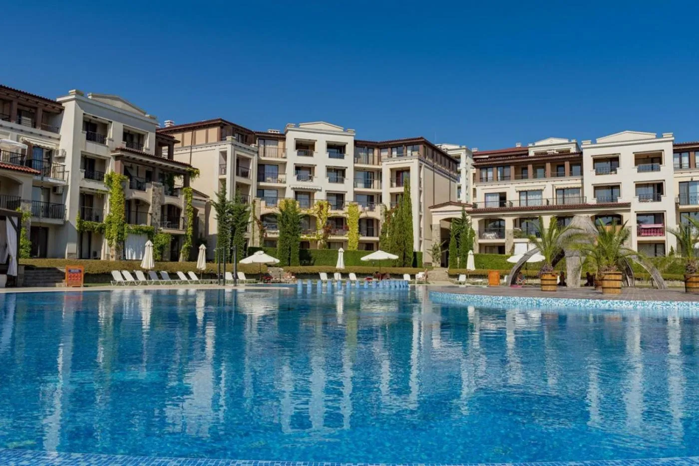 Pool view in Green Life Beach Resort Apartment