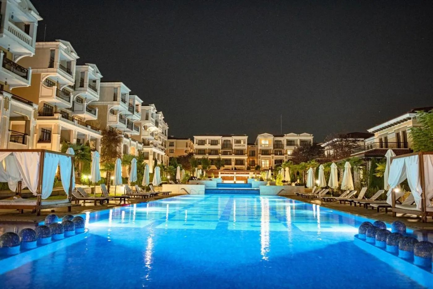 Swimming pool in Green Life Beach Resort Apartment