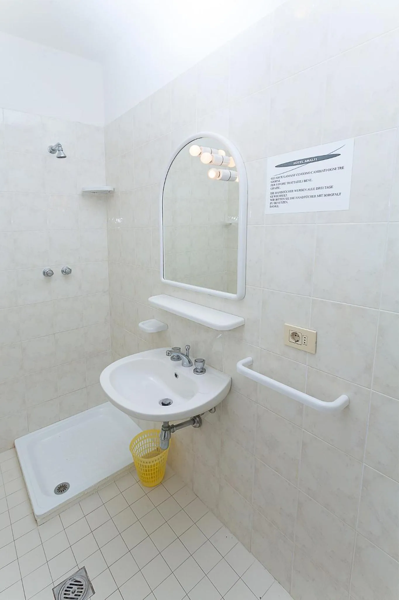 Shower in Hotel Amalfi & Dépendance