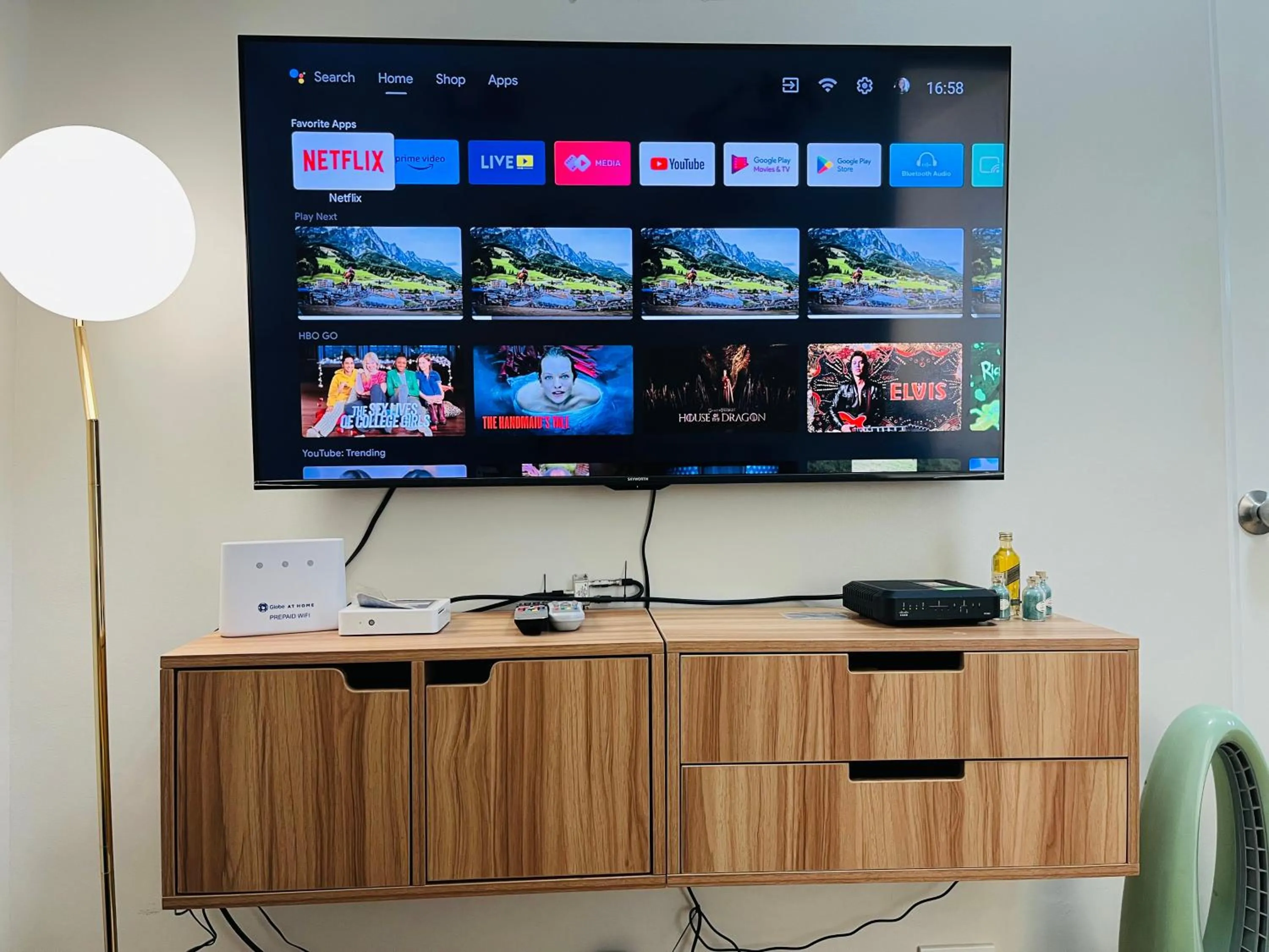 1-Bed - Sleeps 4 with High Rise City View