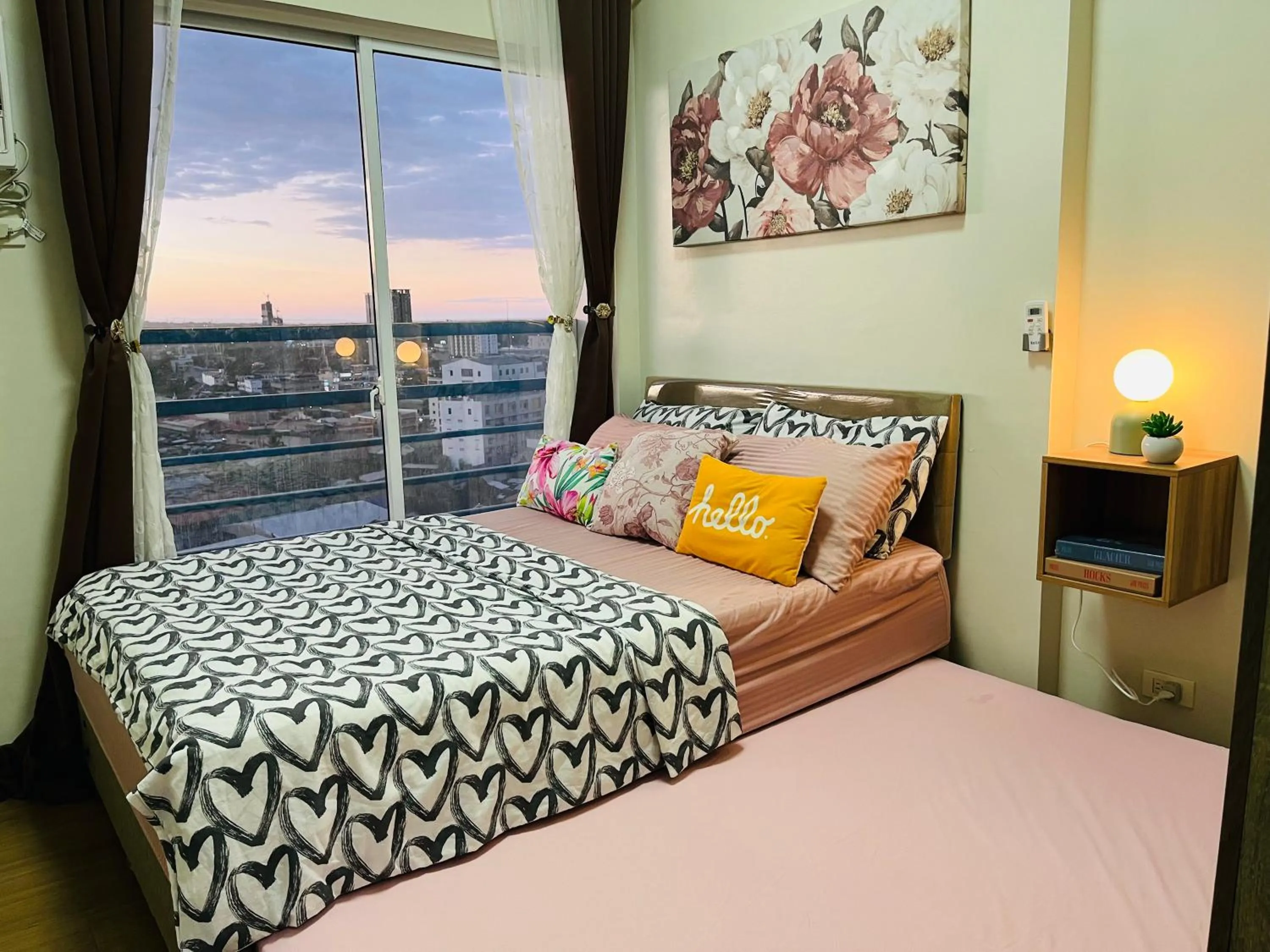 Bed in 1-Bed - Sleeps 4 with High Rise City View