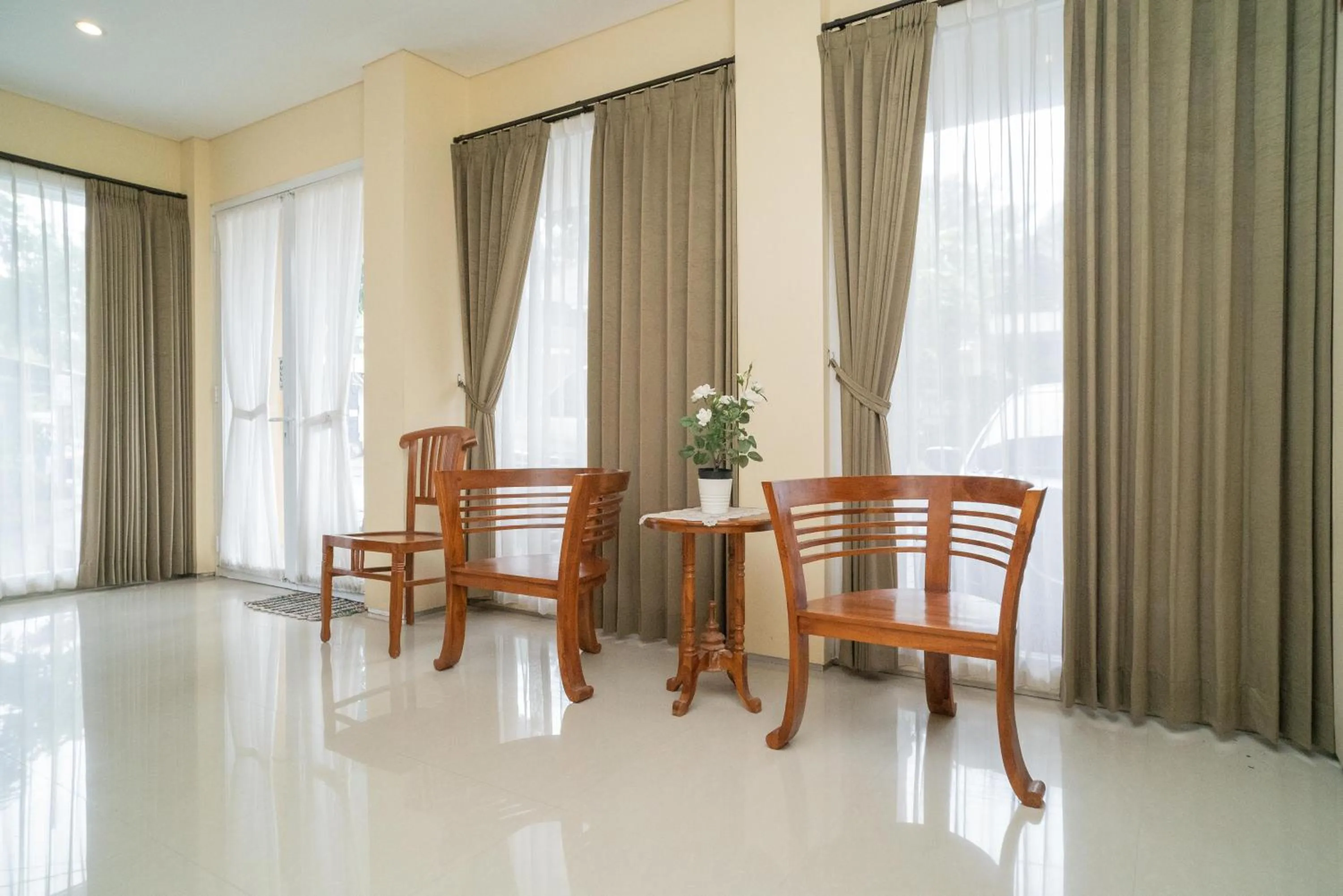 Seating area in RedDoorz near ITDC Nusa Dua