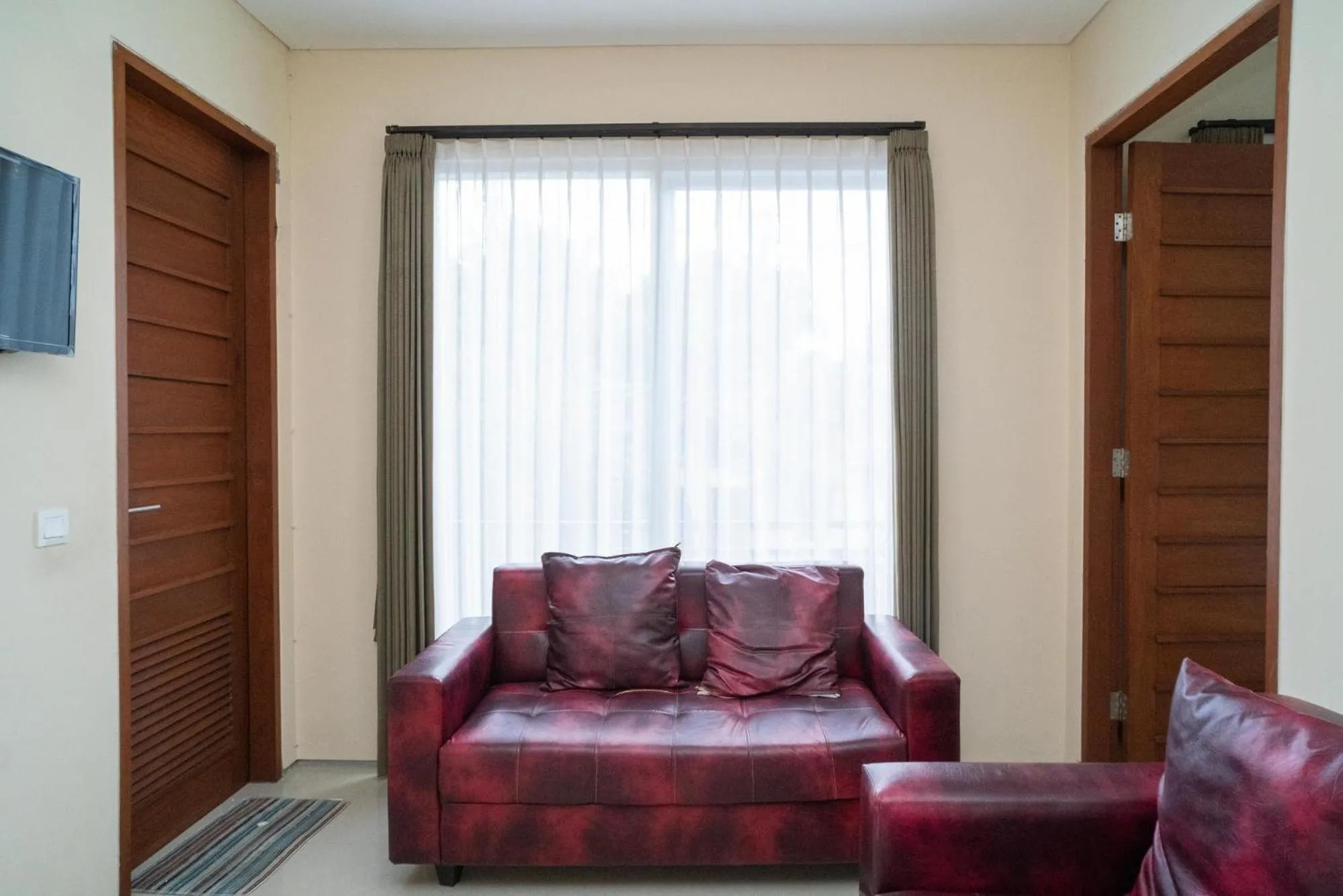 Seating area in RedDoorz near ITDC Nusa Dua