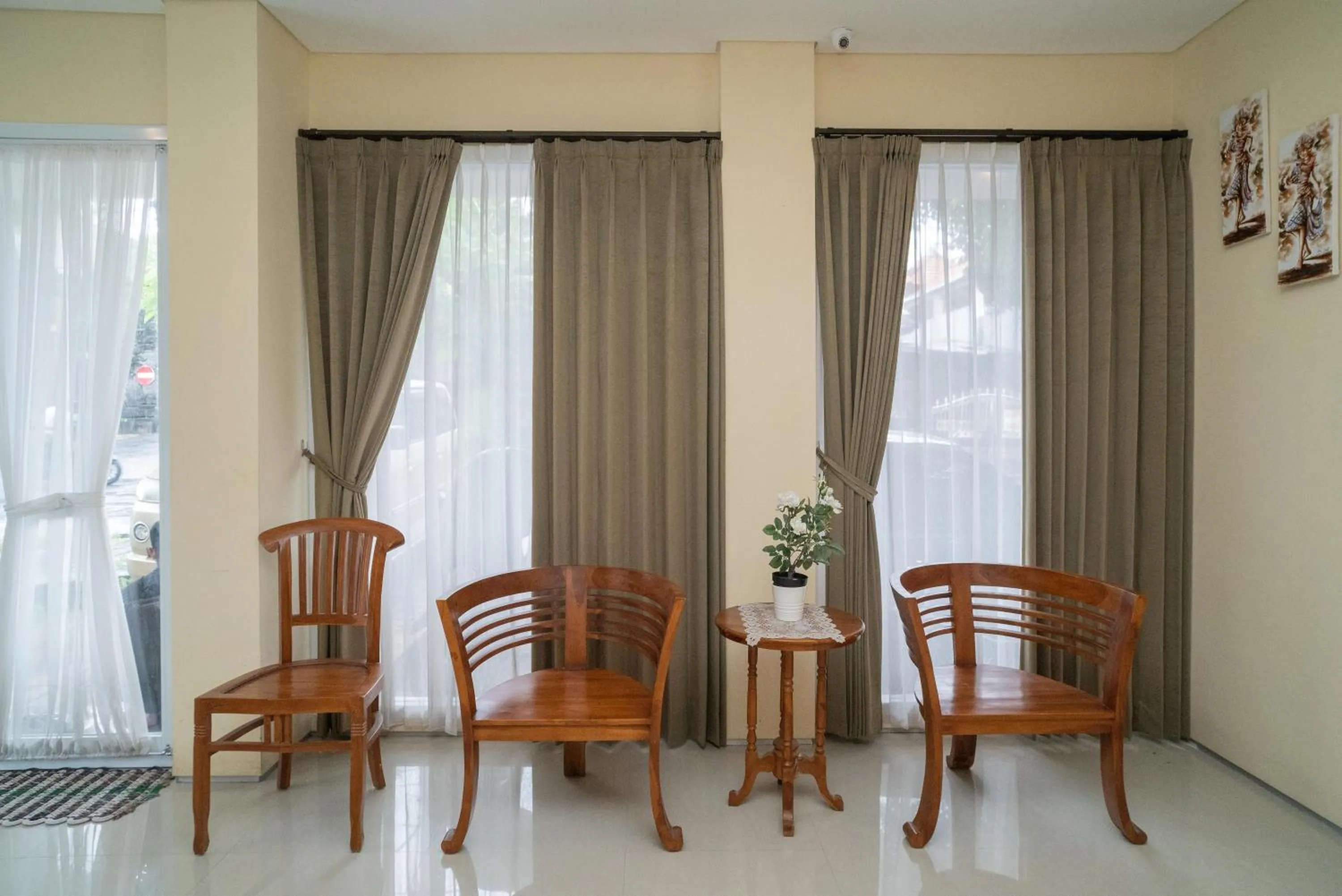 Seating area in RedDoorz near ITDC Nusa Dua