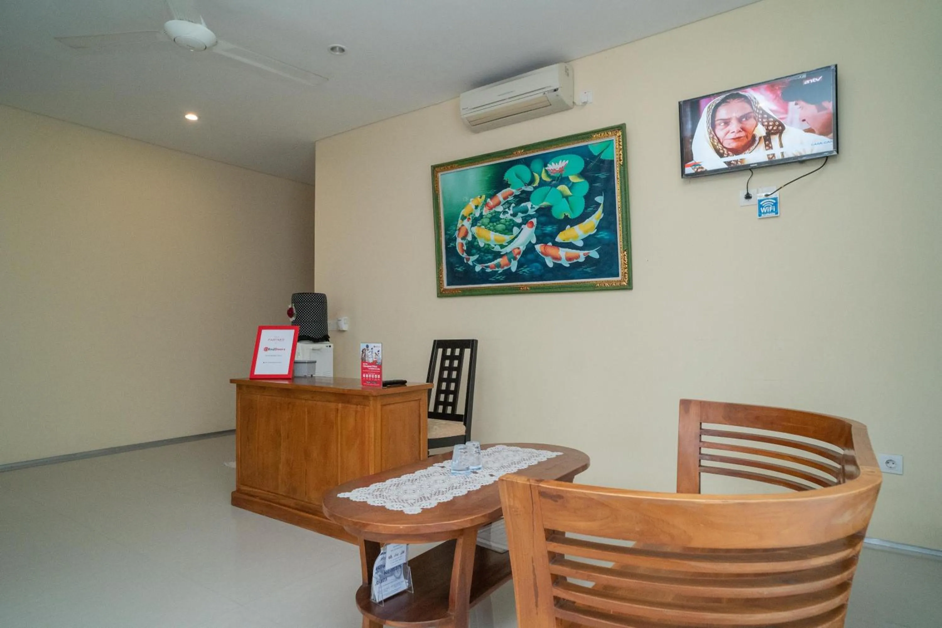 Seating area in RedDoorz near ITDC Nusa Dua