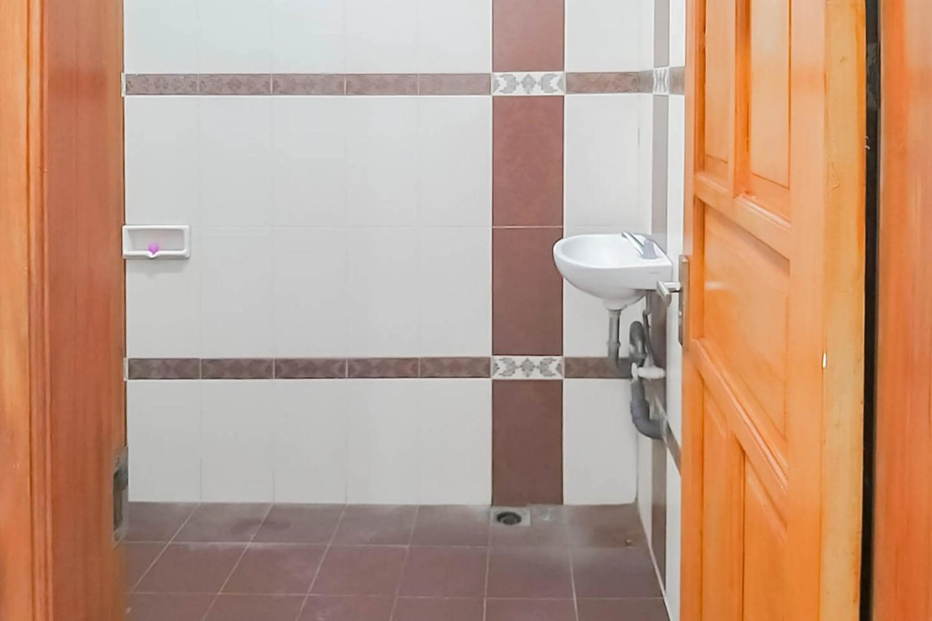 Bathroom in Angel Guest House Lembang RedPartner