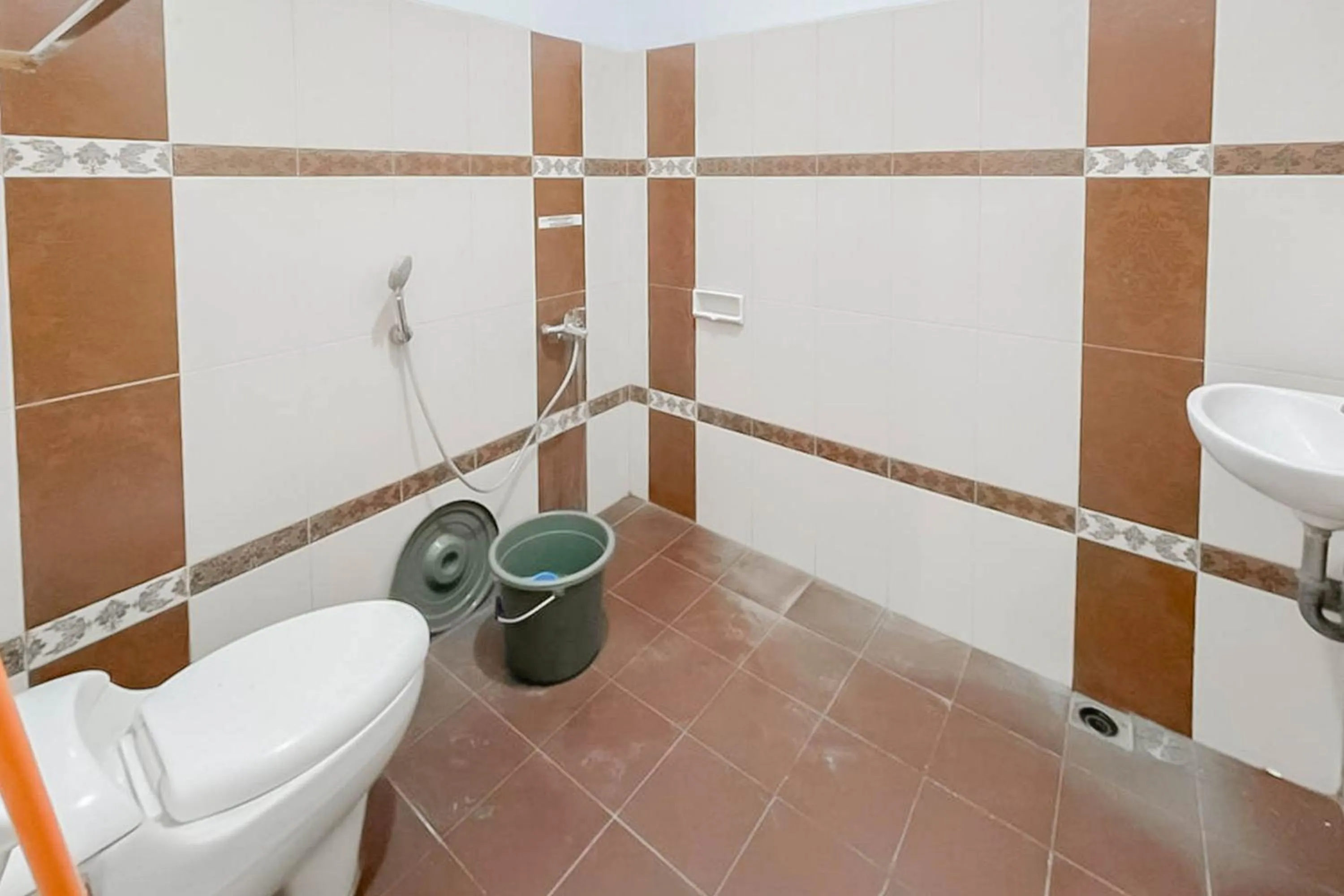 Bathroom in Angel Guest House Lembang RedPartner