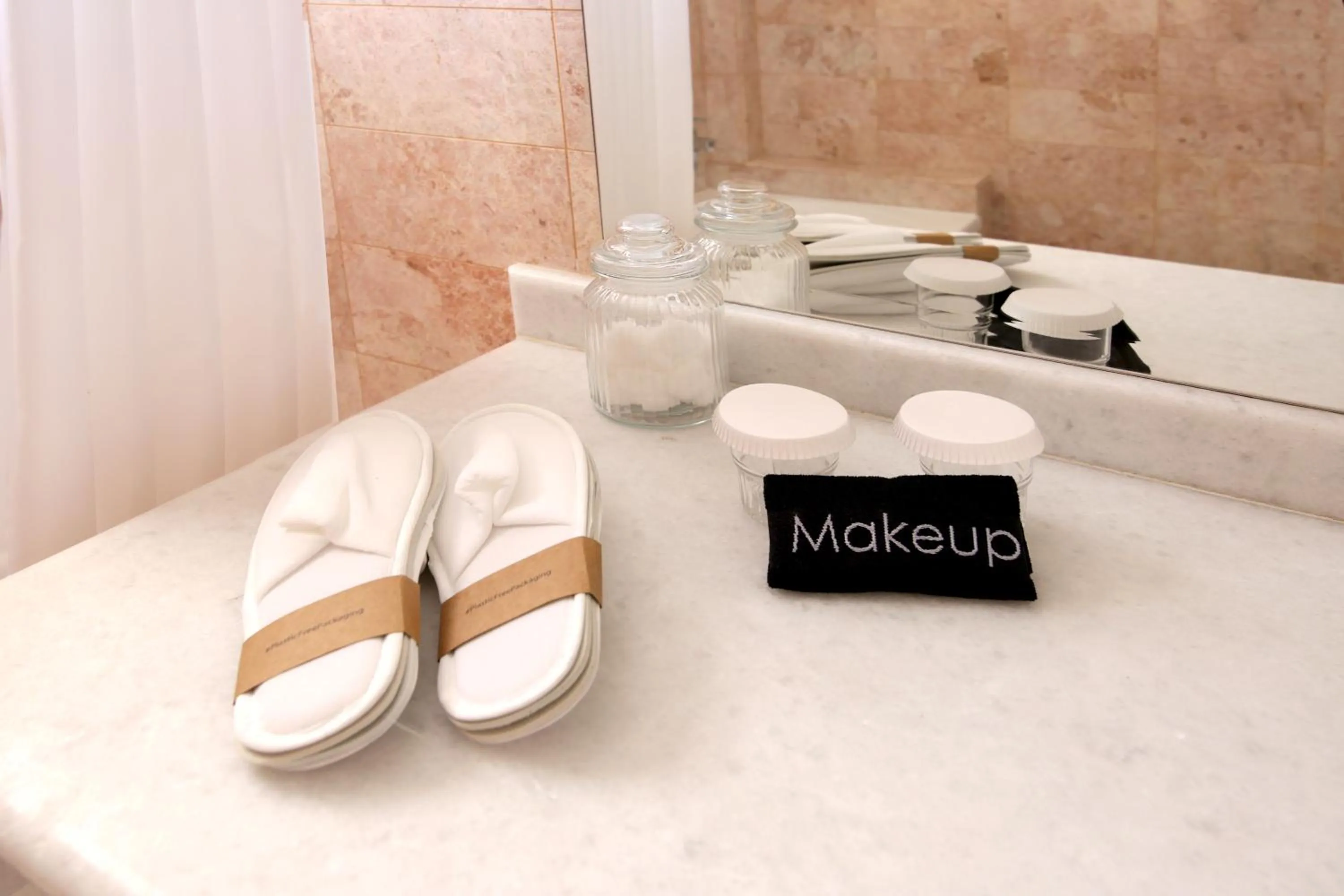 Bathroom in Hotel Philippos Livadeia