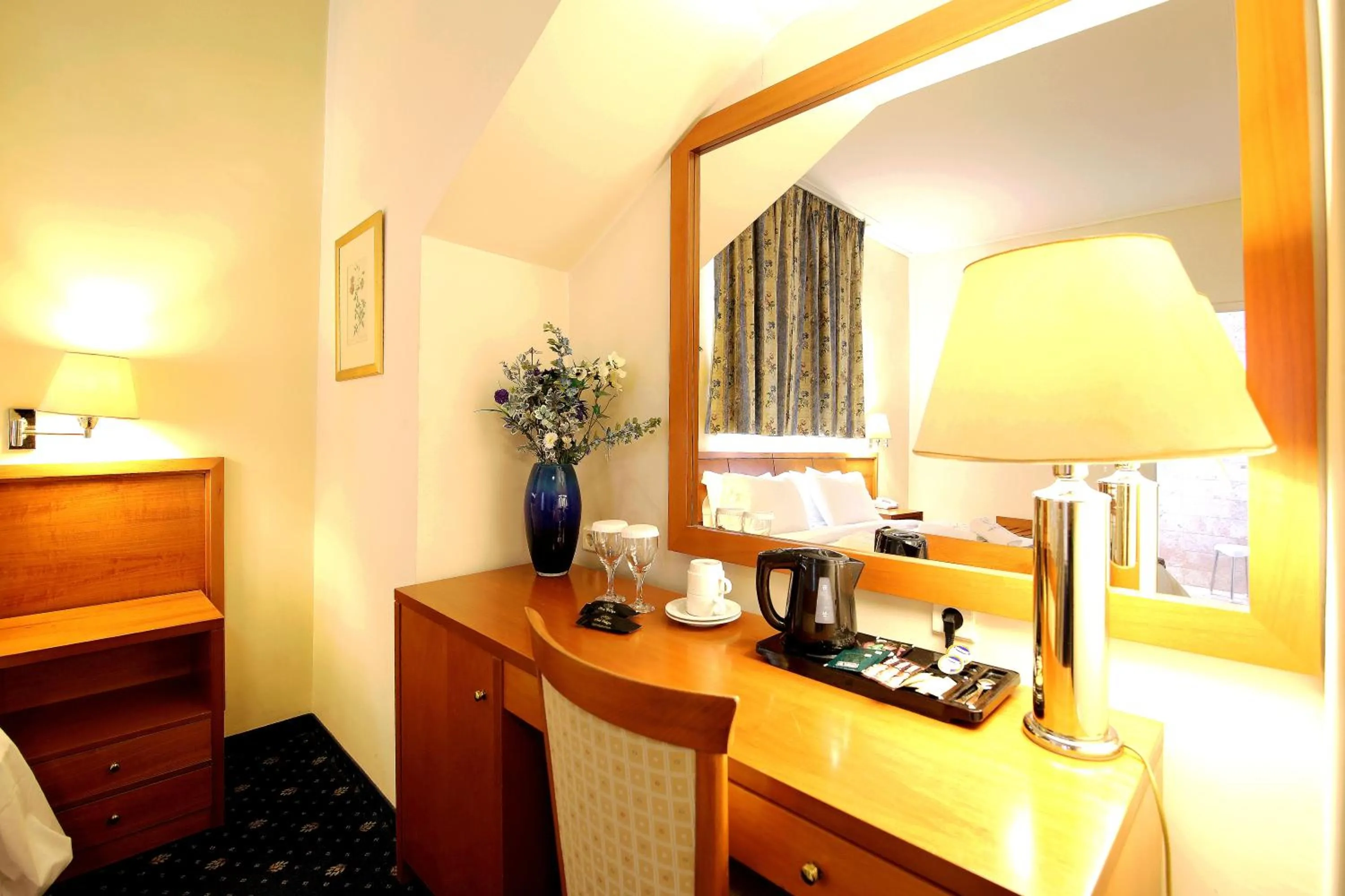 Coffee/tea facilities, Bed in Hotel Philippos Livadeia