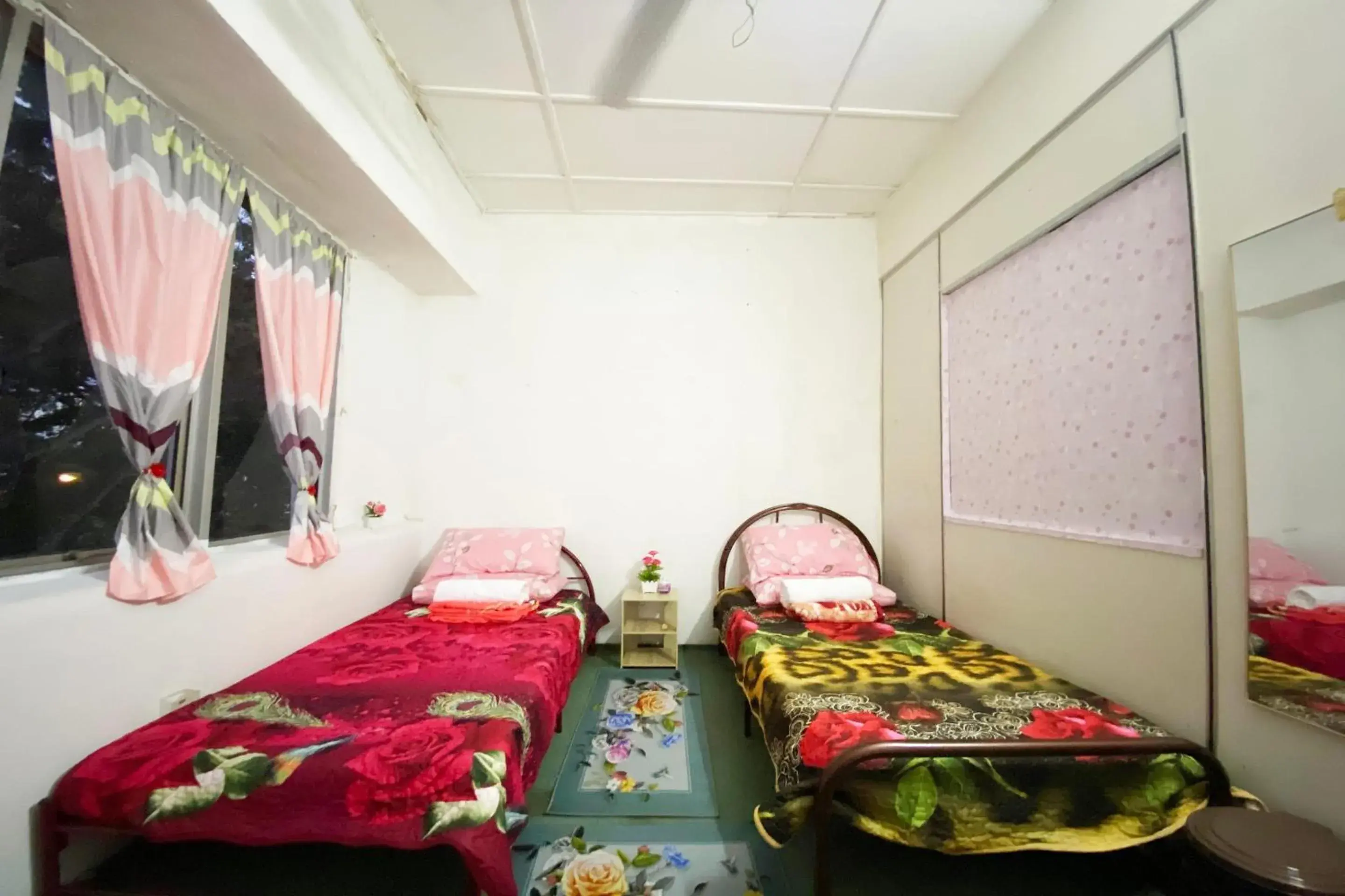 Twin Room with Shared Bathroom in Hotel O Syariah Asam Pedas Twin Room with Shared Bathroom in Hotel O Syariah Asam Pedas
