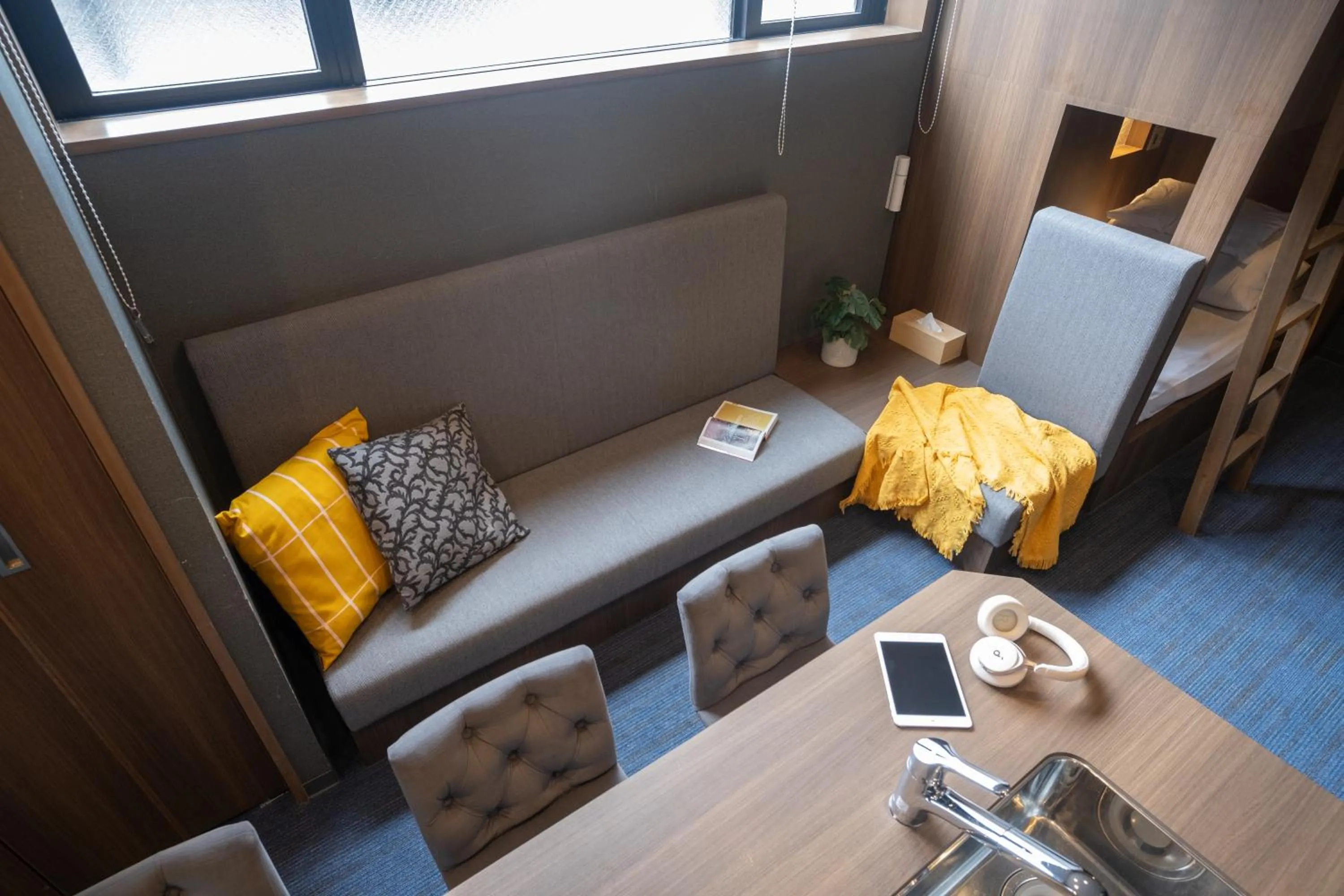 Photo of the whole room in ORI Rokkaku