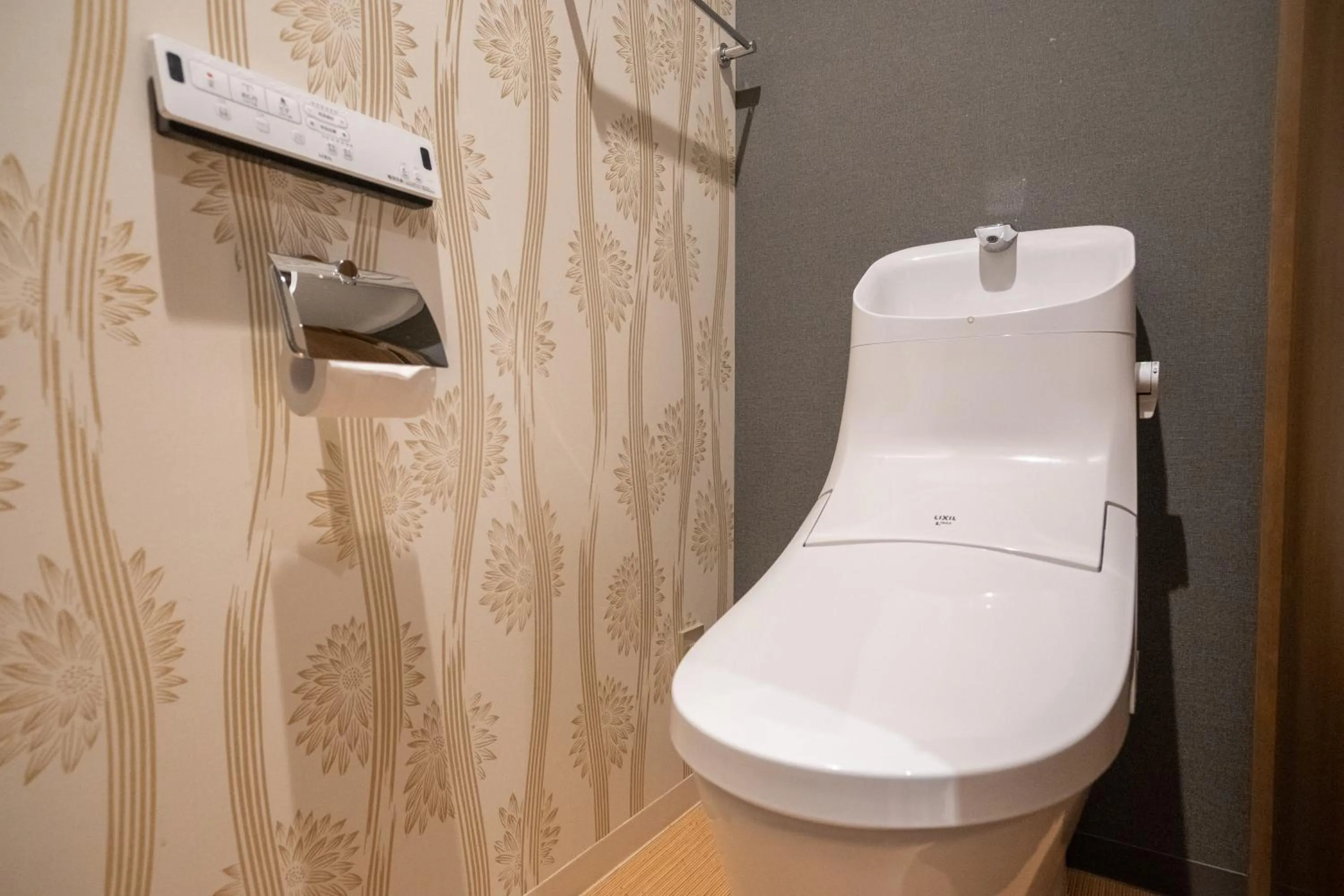 Toilet in ORI Rokkaku