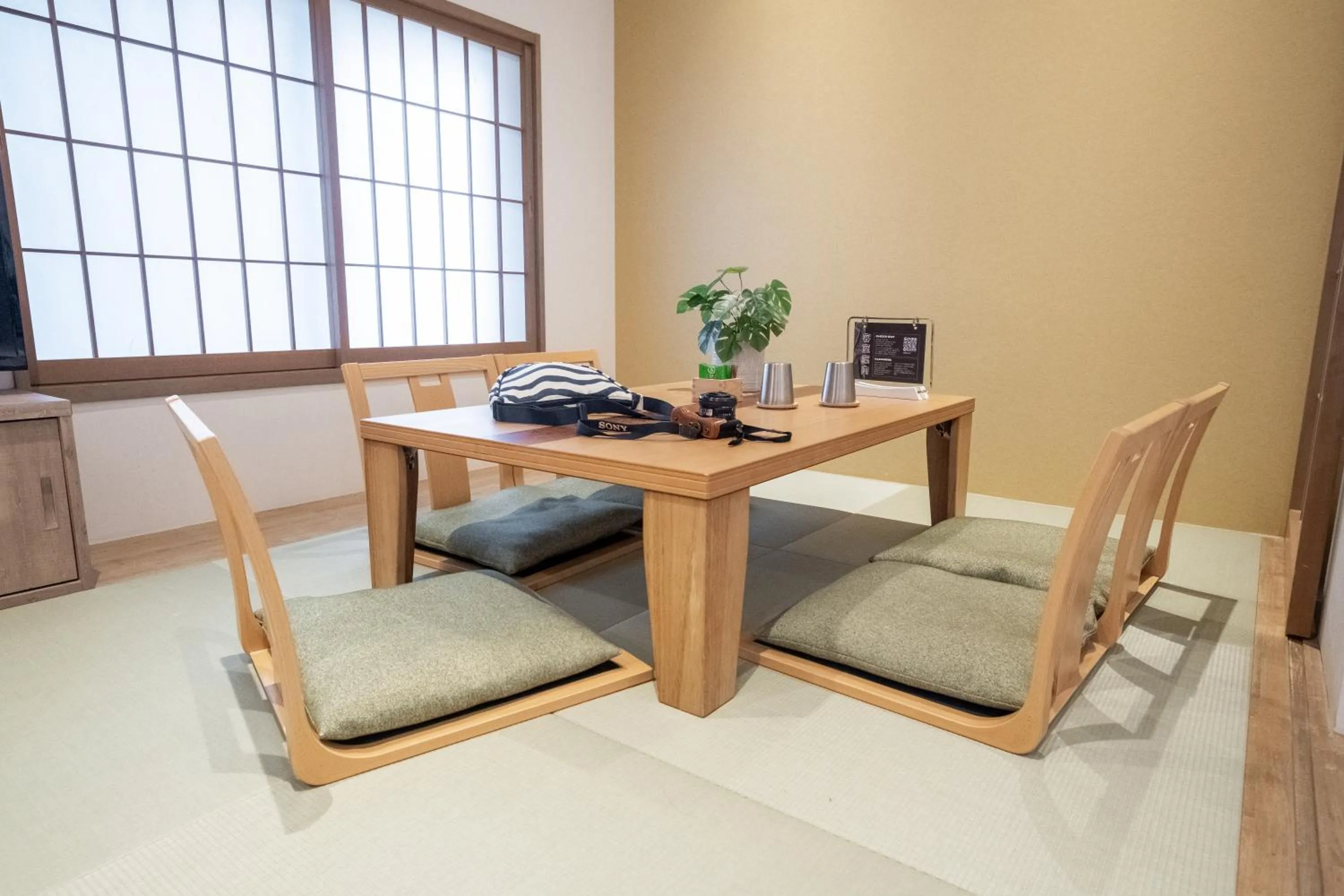 Photo of the whole room in ORI Rokkaku