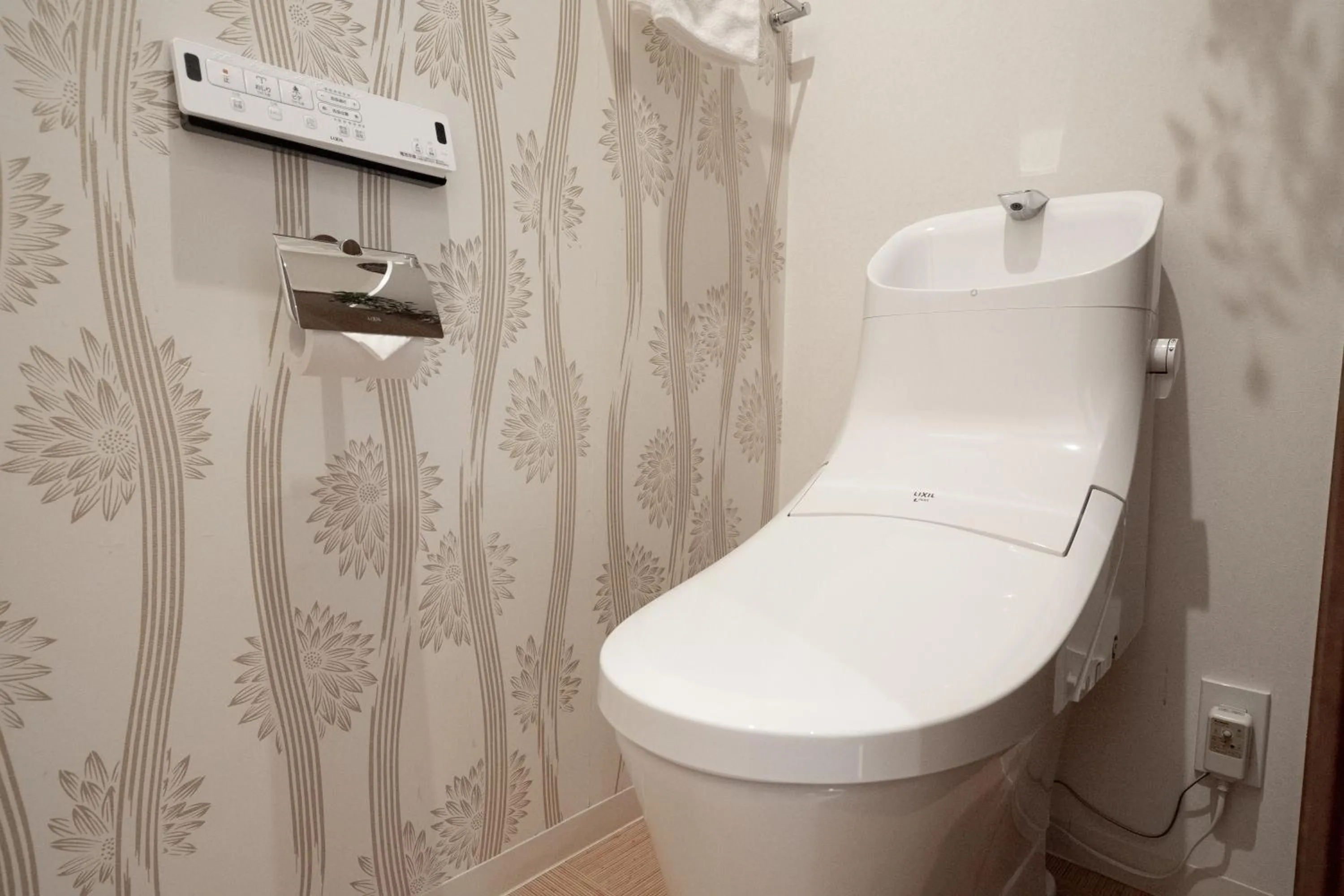 Toilet in ORI Rokkaku