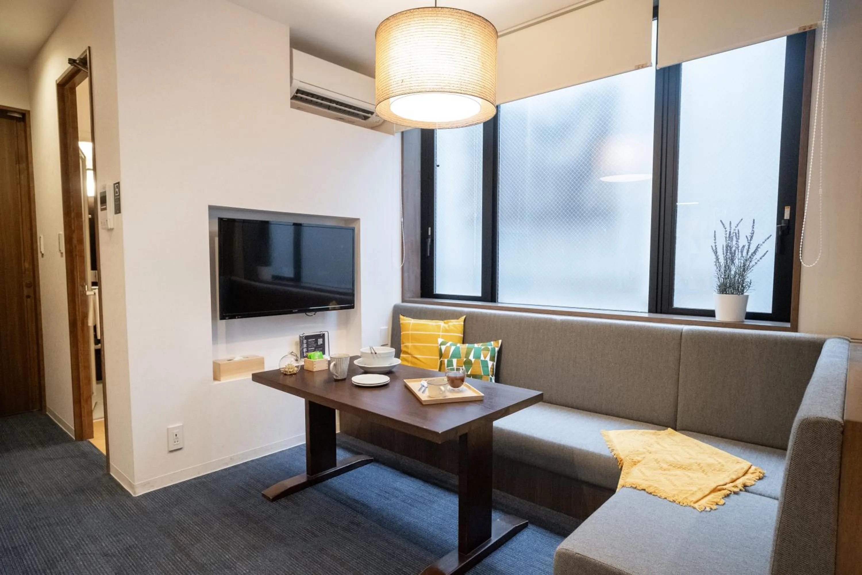 Communal lounge/ TV room in ORI Rokkaku