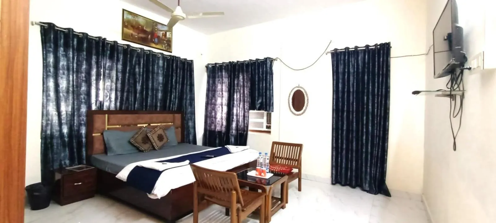 Bed in Zora Park Luxury Rooms