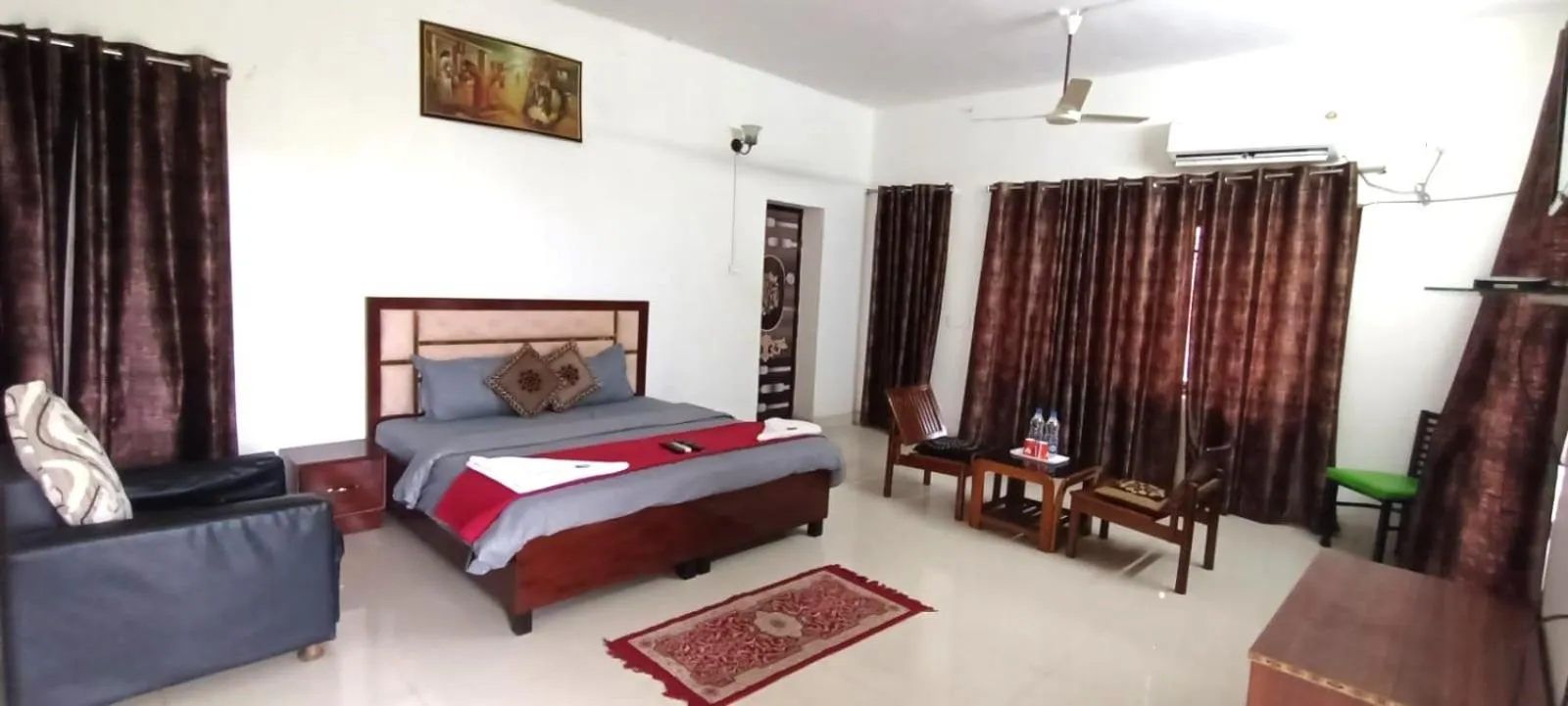 Bed in Zora Park Luxury Rooms