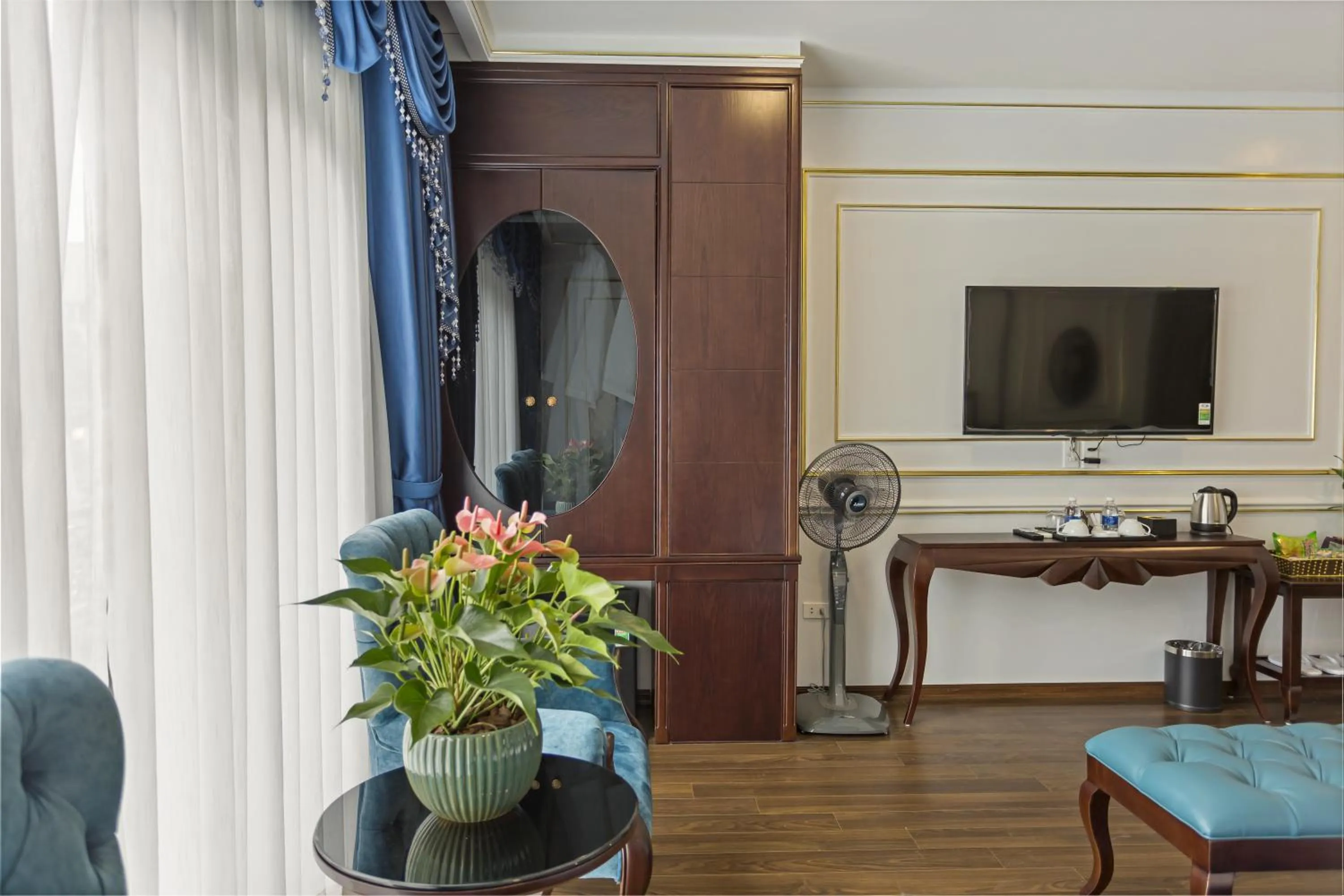 TV and multimedia in Royal Văn Phú Hotel