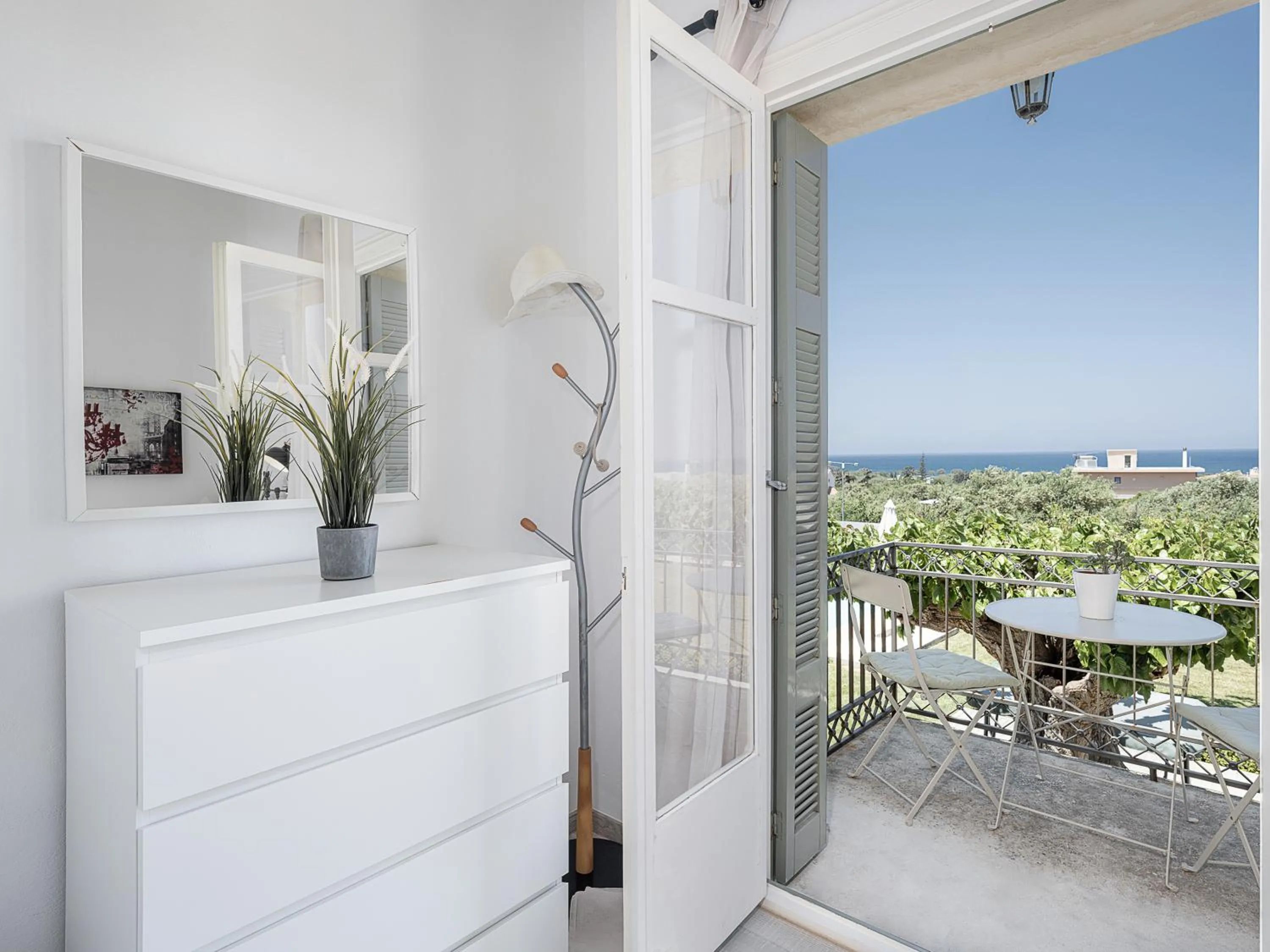 Day in Ondathaki Pirgos