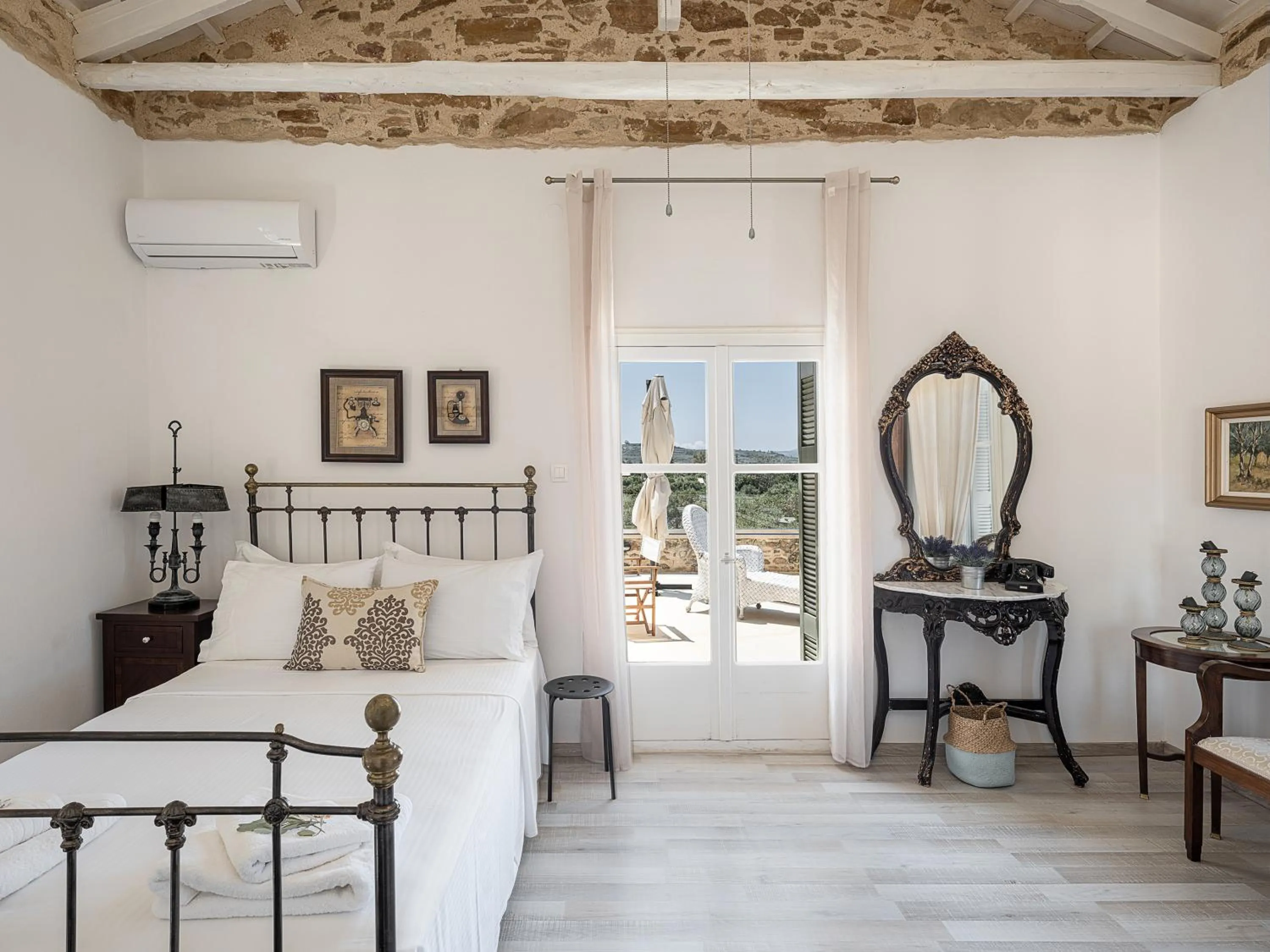 Bed in Ondathaki Pirgos