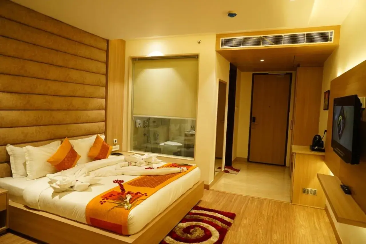 Dining area, Bed in Hotel RRV with Free Parking Dining area, Bed in Hotel RRV with Free Parking