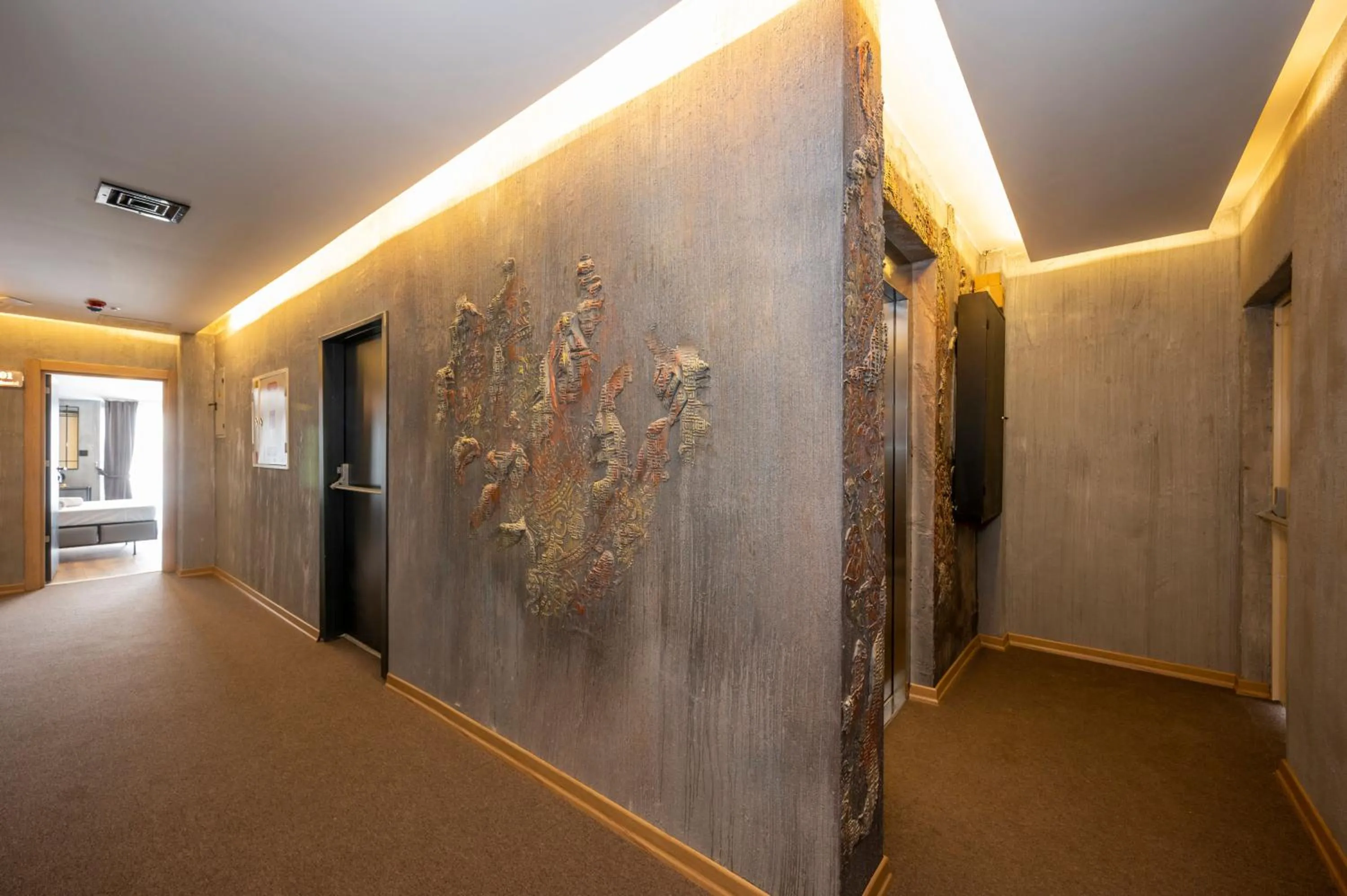 Decorative detail in Continental Airport Hotel