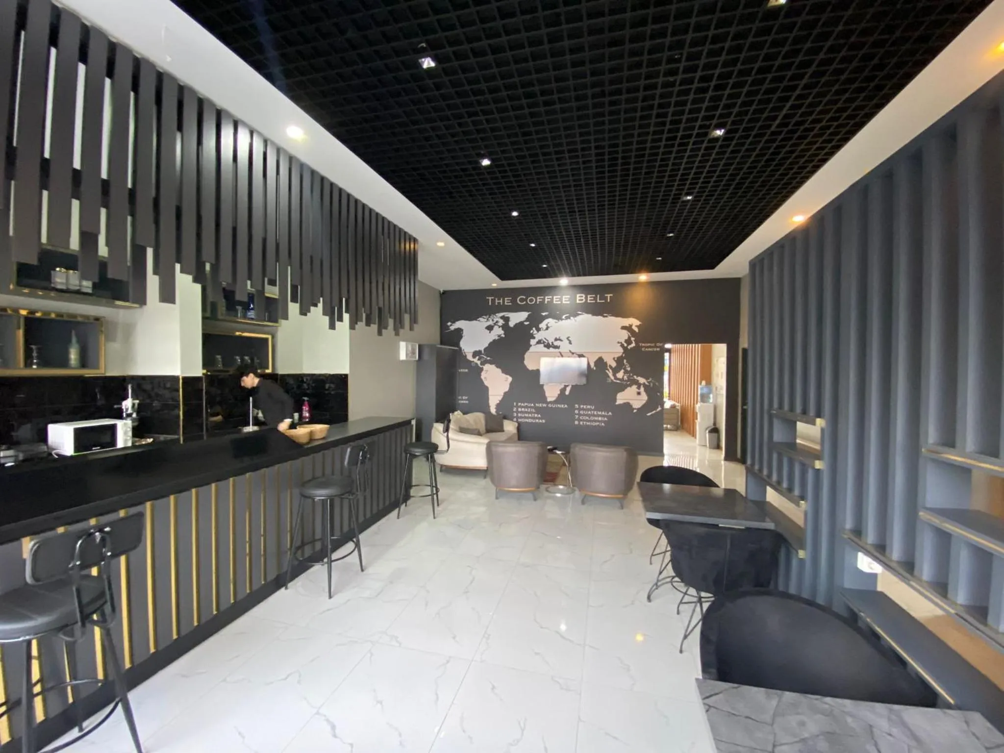 Restaurant/places to eat in Continental Airport Hotel