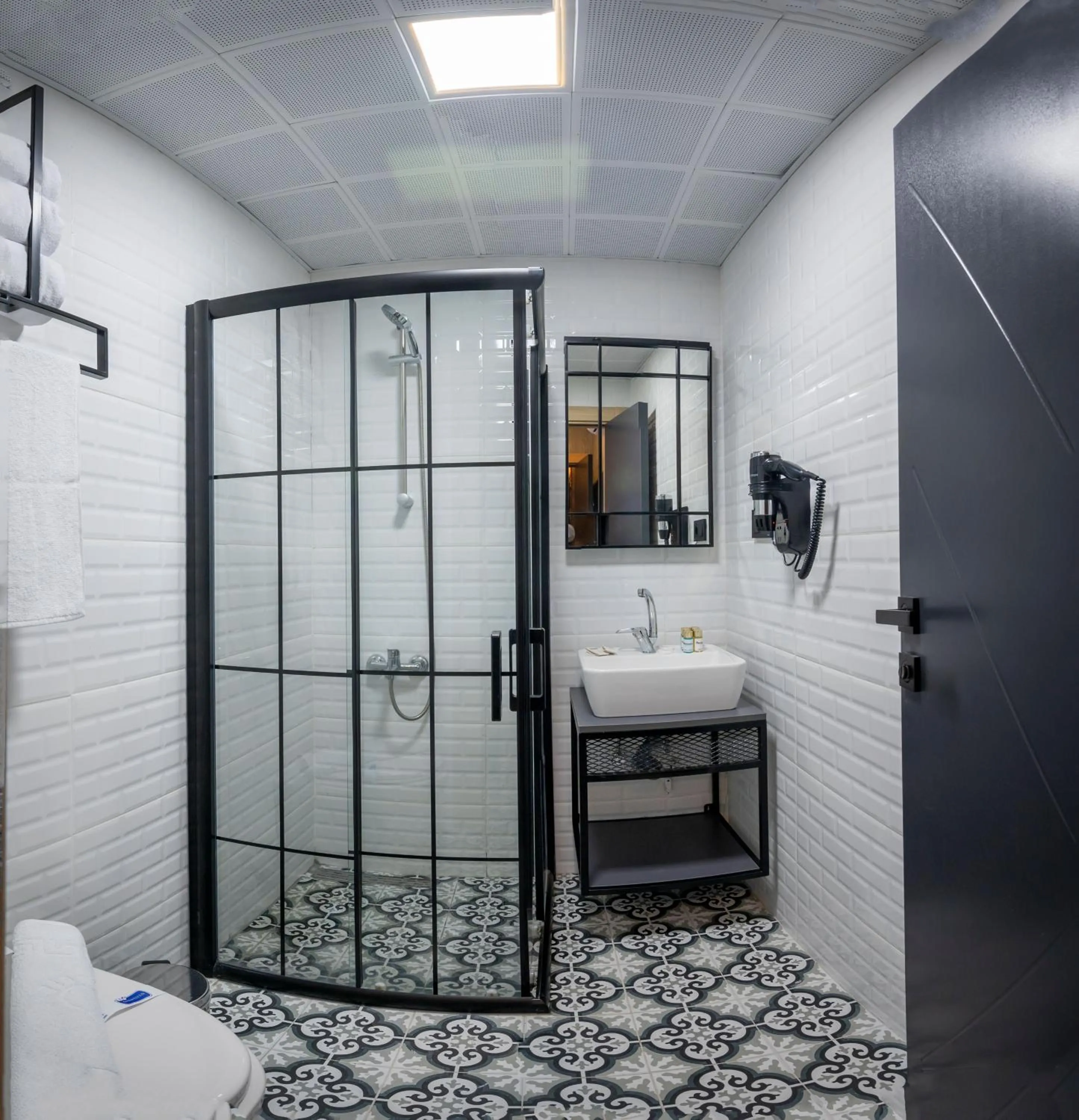 Bathroom in Continental Airport Hotel