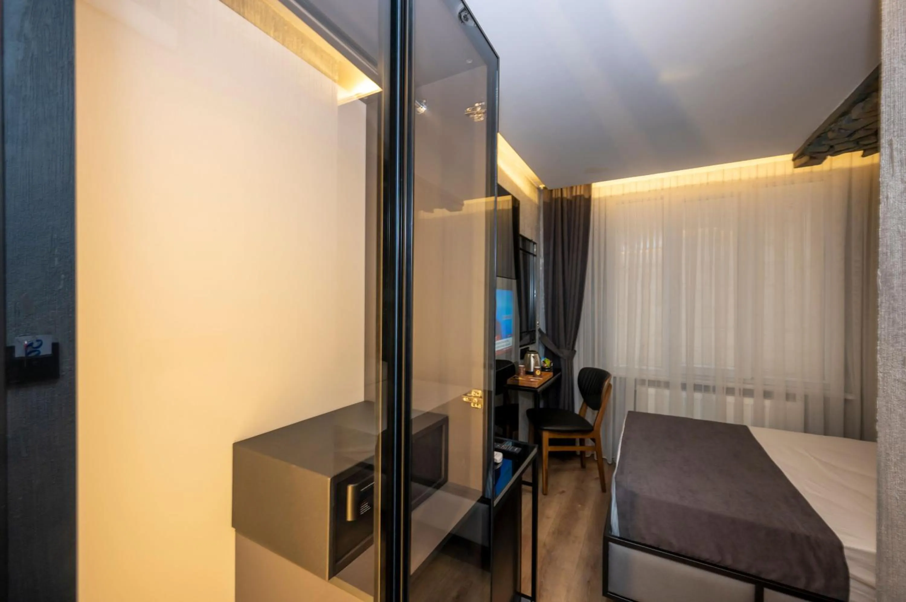 Photo of the whole room, Bed in Continental Airport Hotel