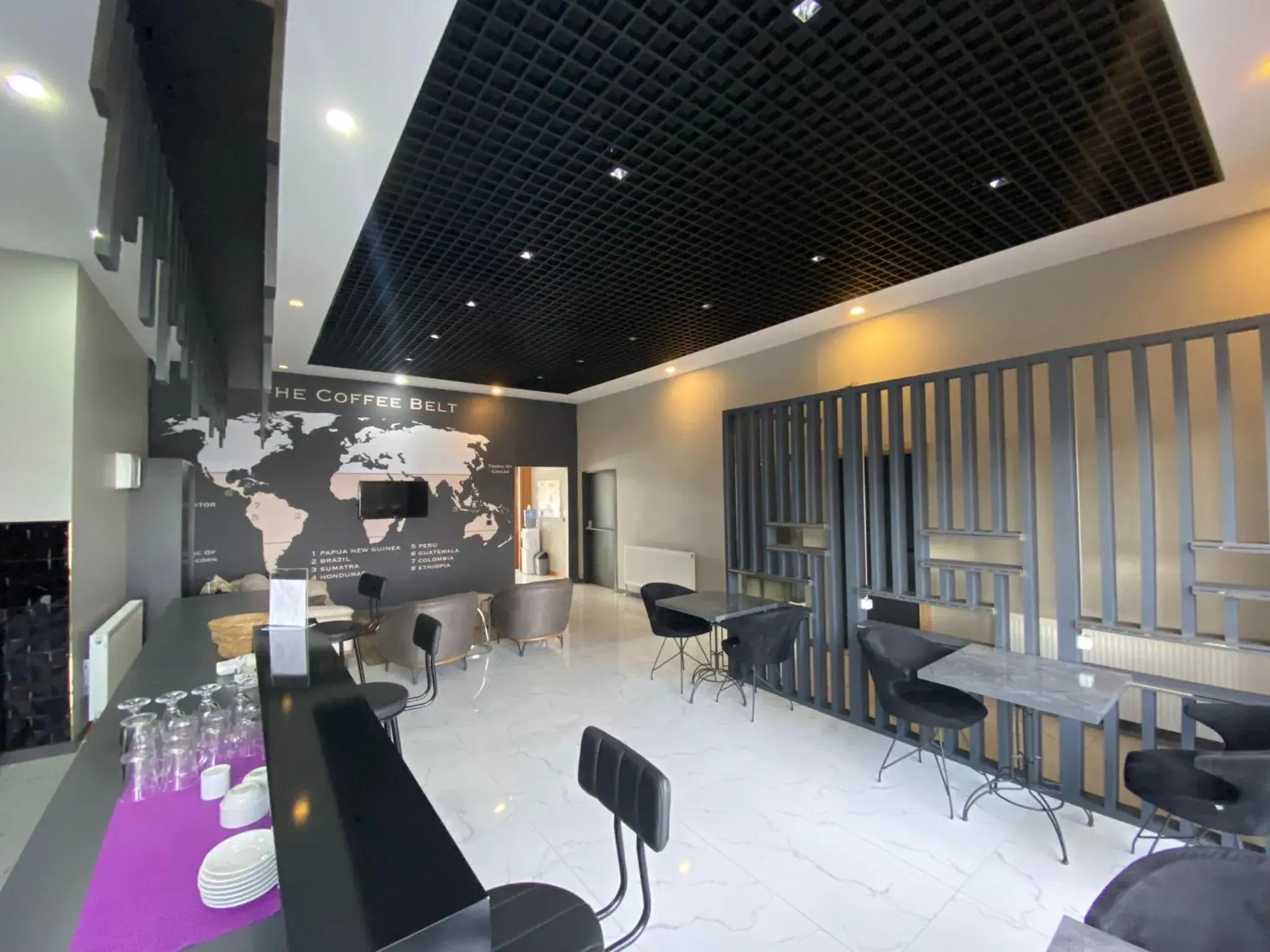 Restaurant/places to eat in Continental Airport Hotel Restaurant/places to eat in Continental Airport Hotel