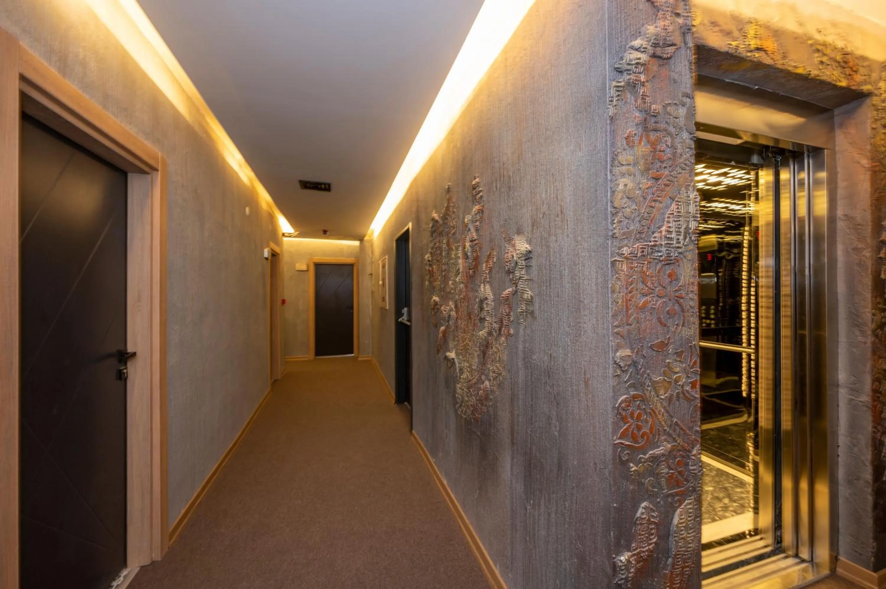 elevator in Continental Airport Hotel