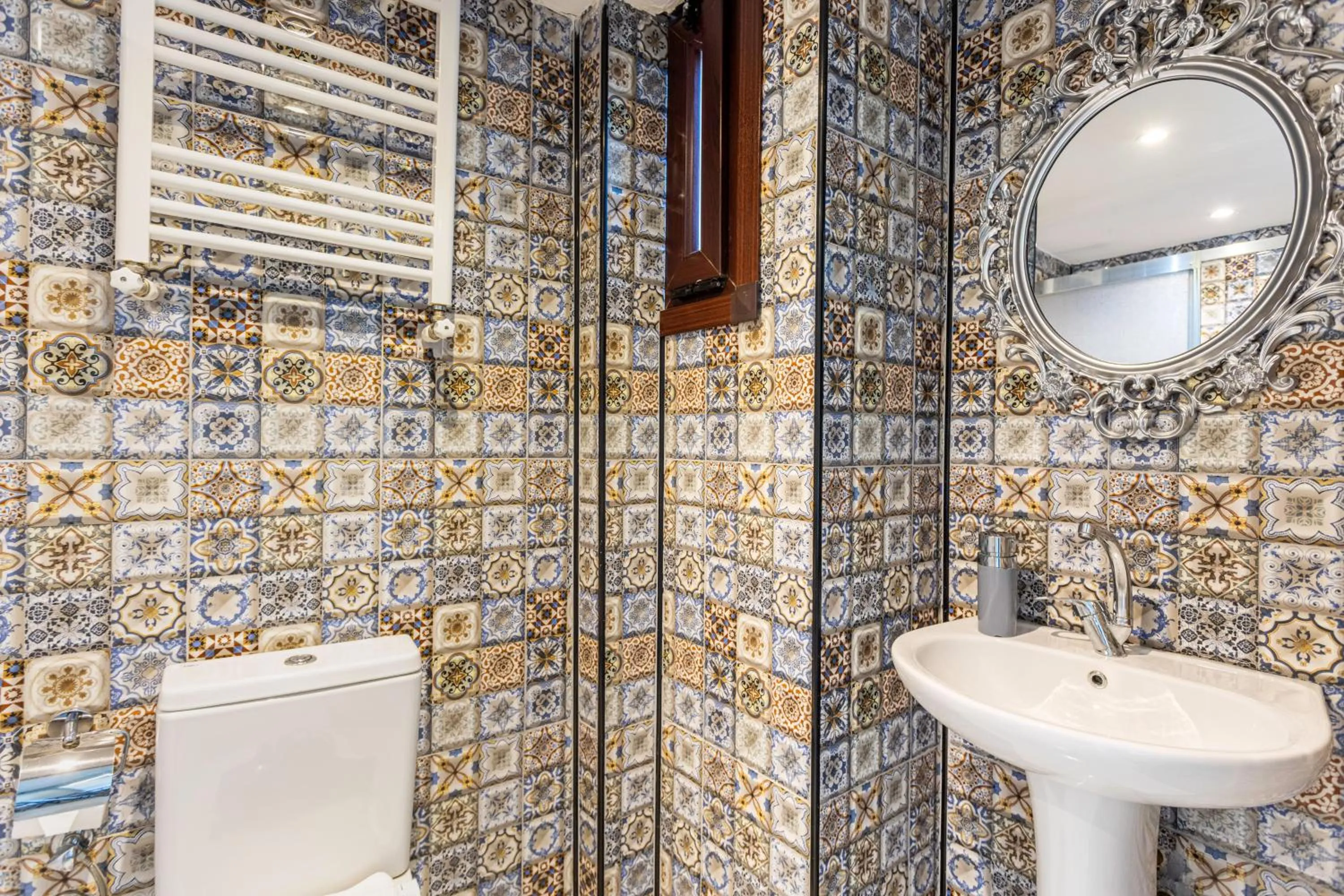 Shower in Lumina Boutique Hotel