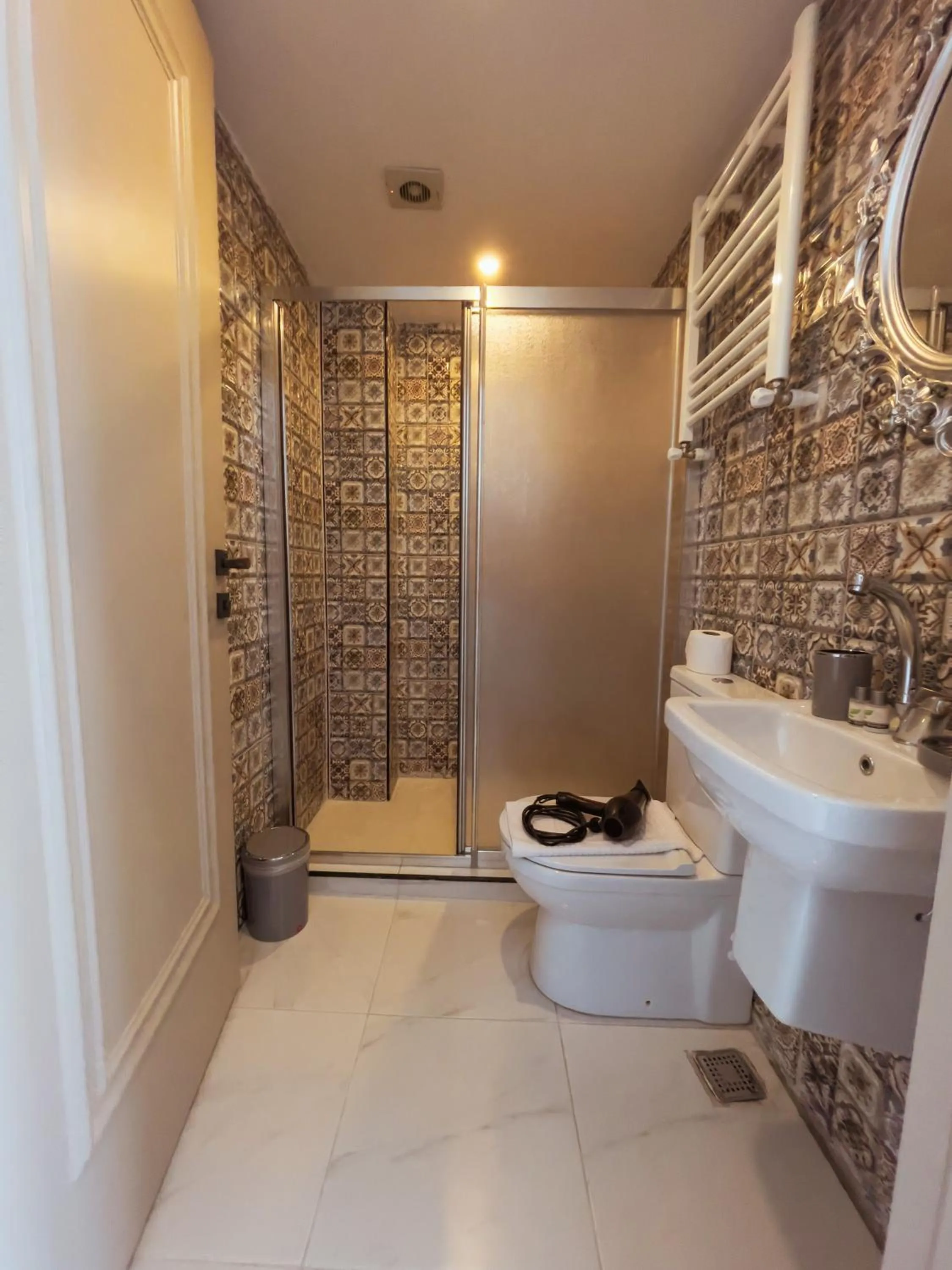 Shower in Lumina Boutique Hotel