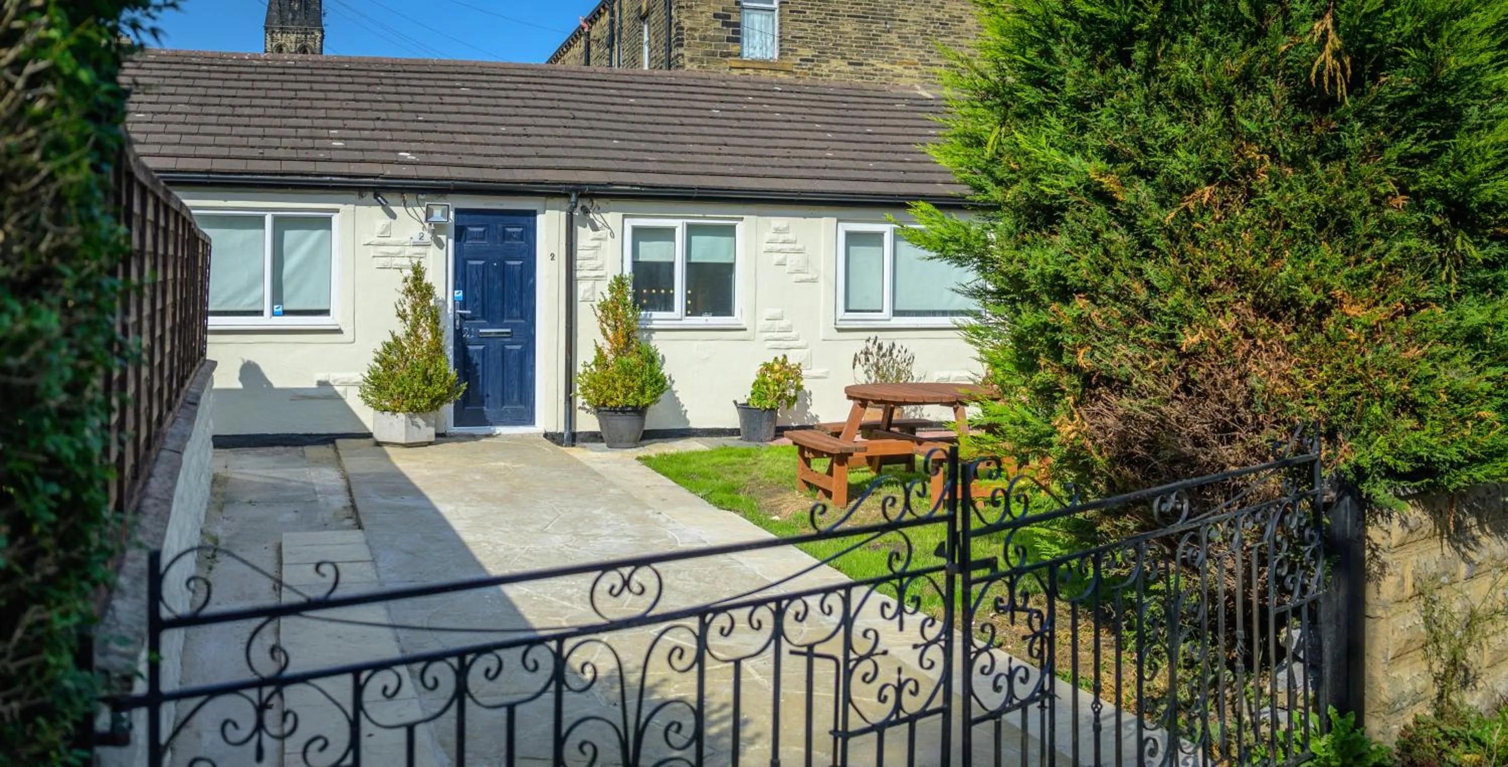 1 Bed House - Sleeps 2 - Parking - Wifi