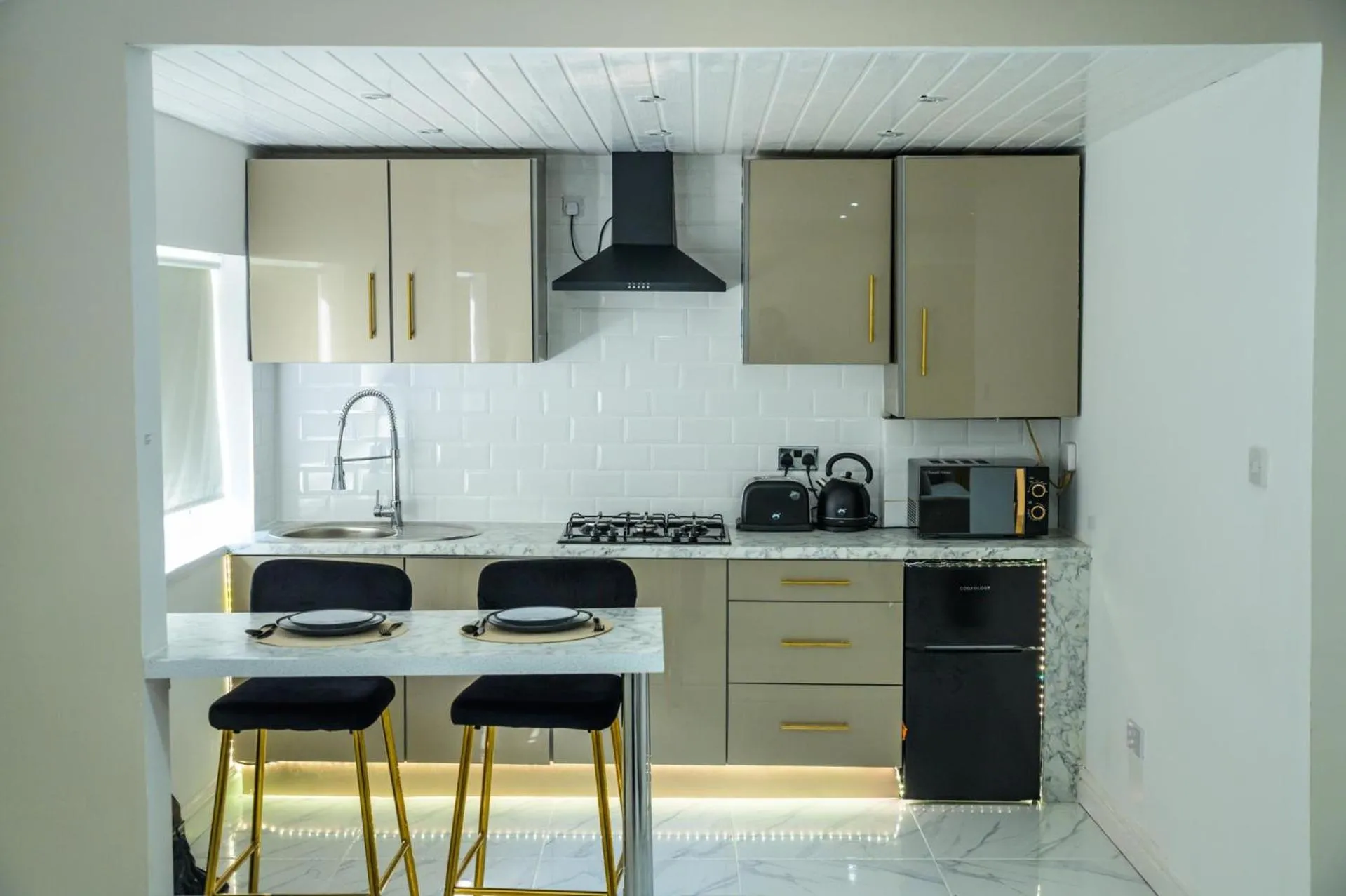 1 Bed House - Sleeps 2 - Parking - Wifi