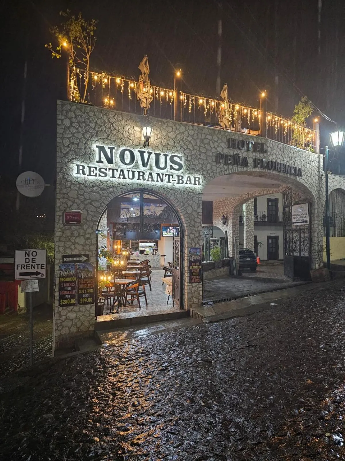 Restaurant/places to eat in Hotel Peña Florencia